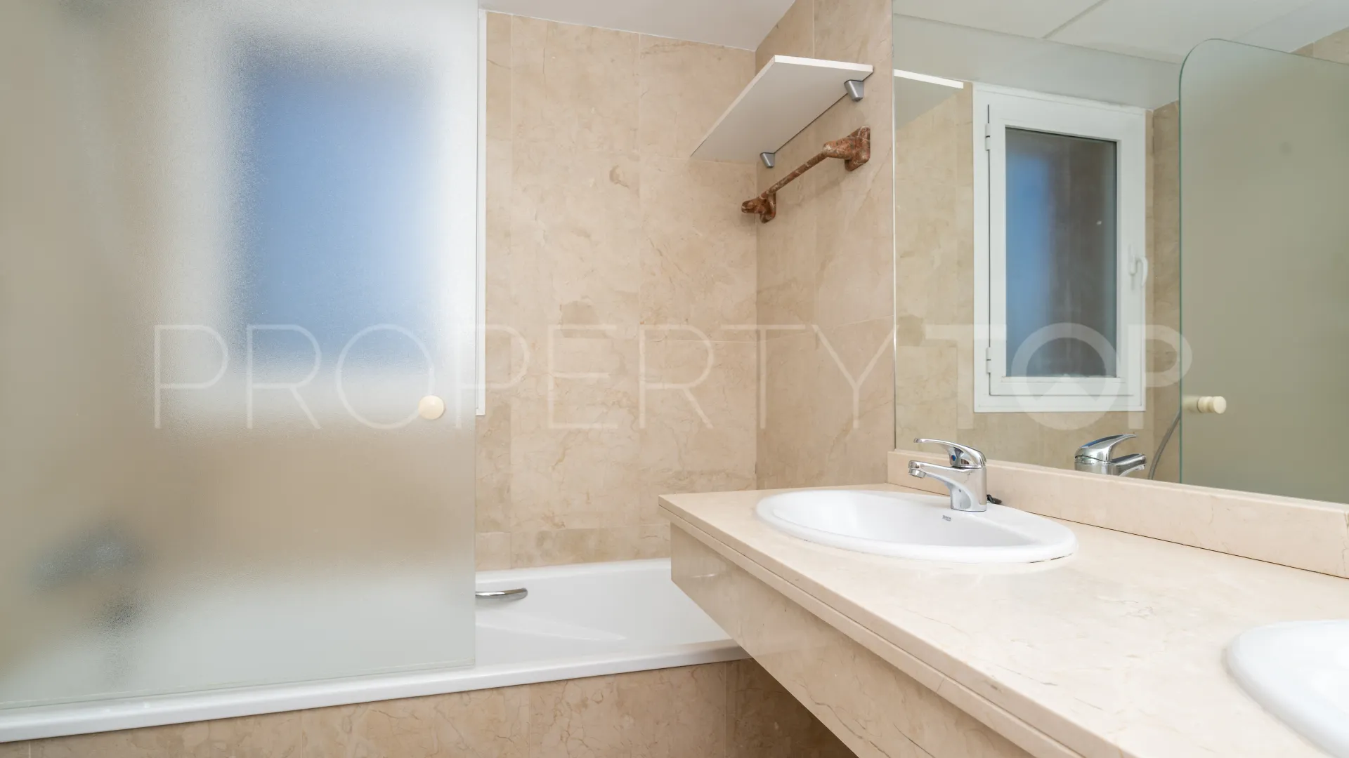 Atico duplex a la venta de 4 dormitorios en Estepona Este