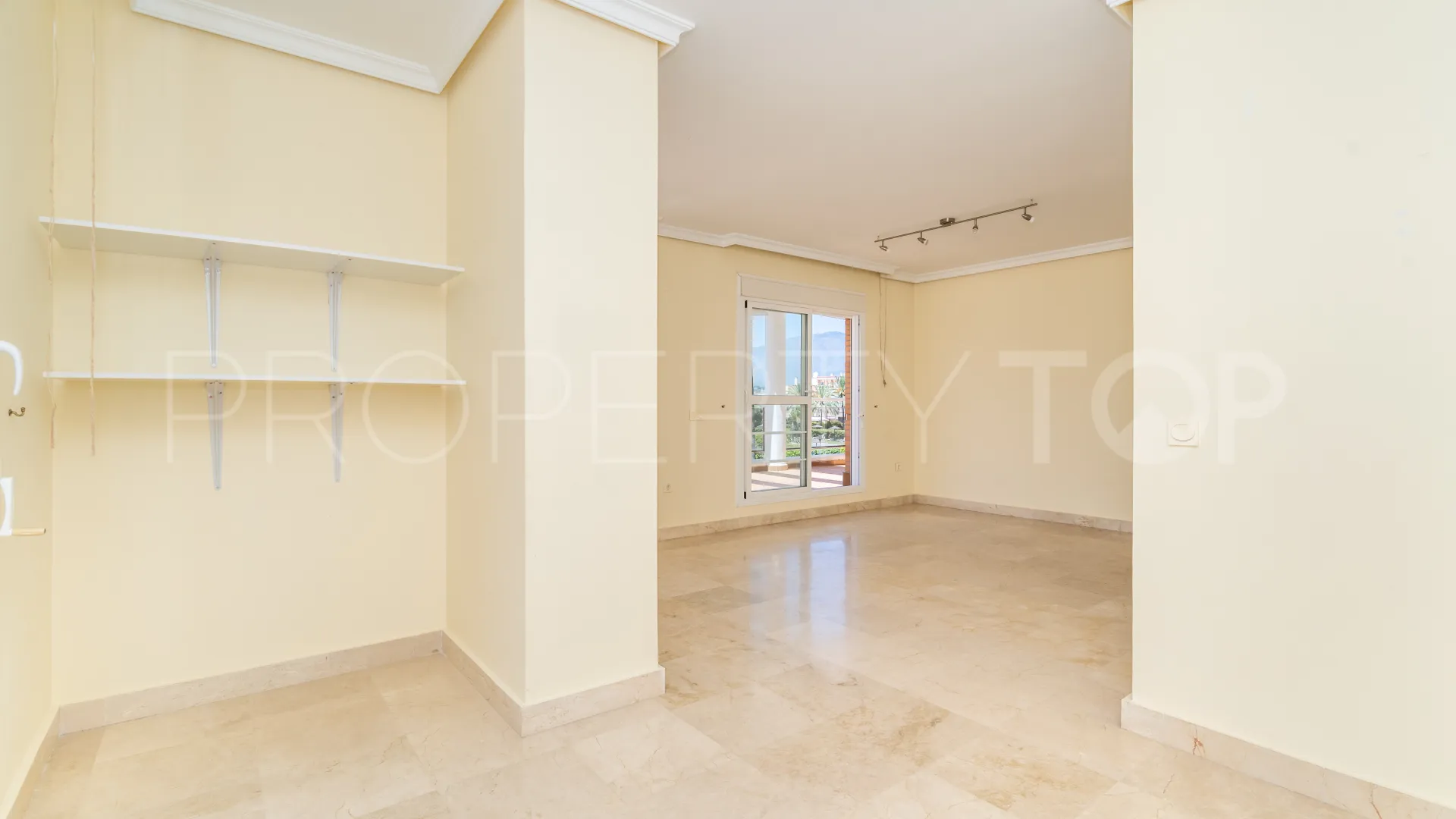 Atico duplex a la venta de 4 dormitorios en Estepona Este
