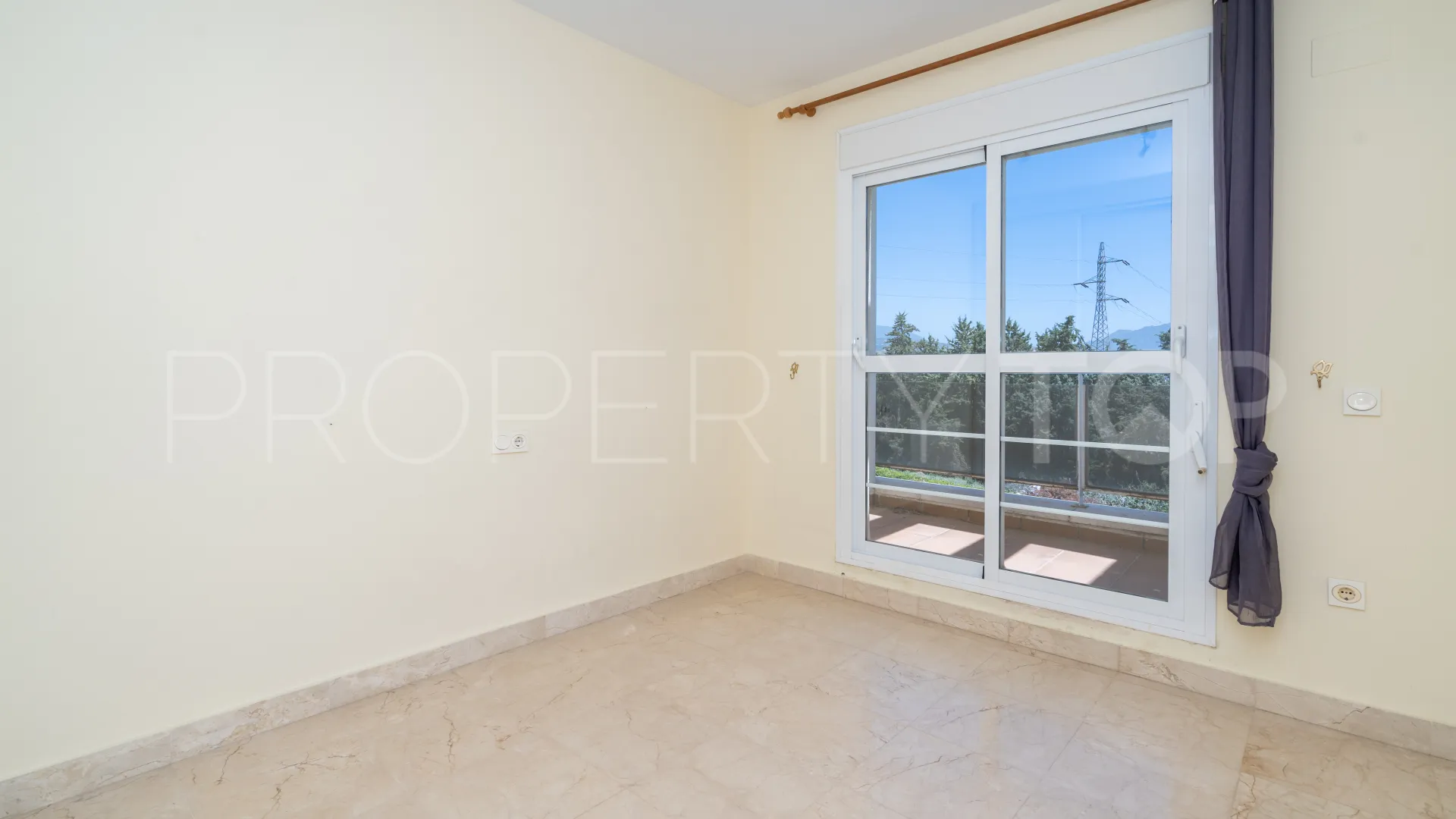 Atico duplex a la venta de 4 dormitorios en Estepona Este