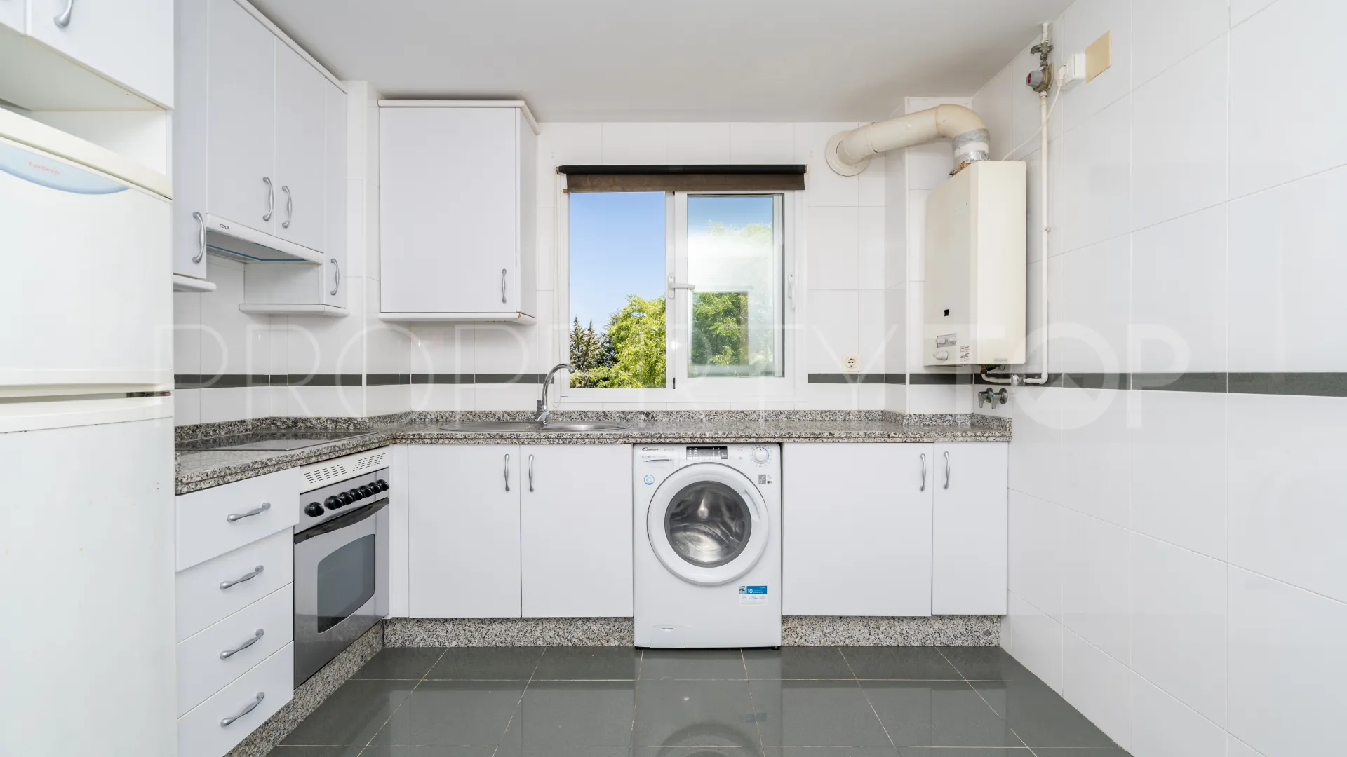 Atico duplex a la venta de 4 dormitorios en Estepona Este
