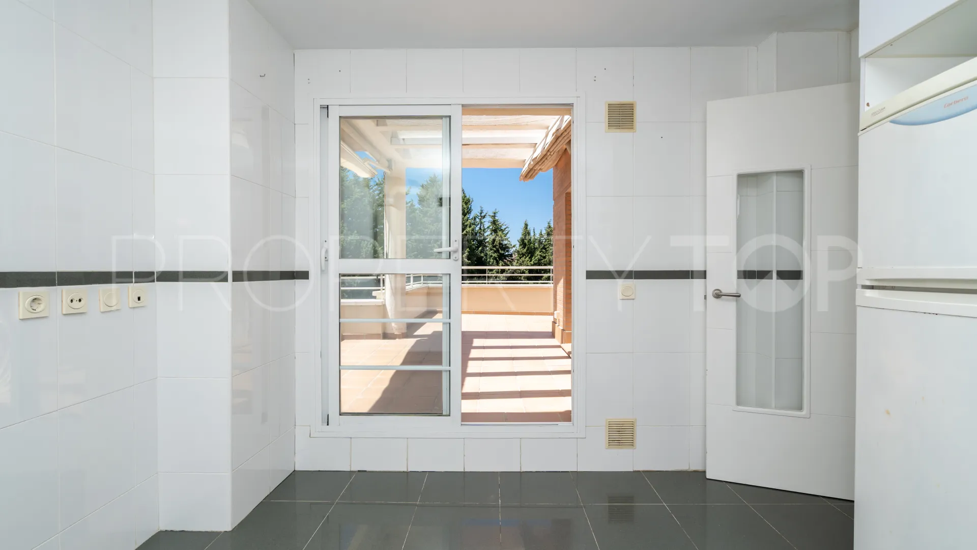 Atico duplex a la venta de 4 dormitorios en Estepona Este