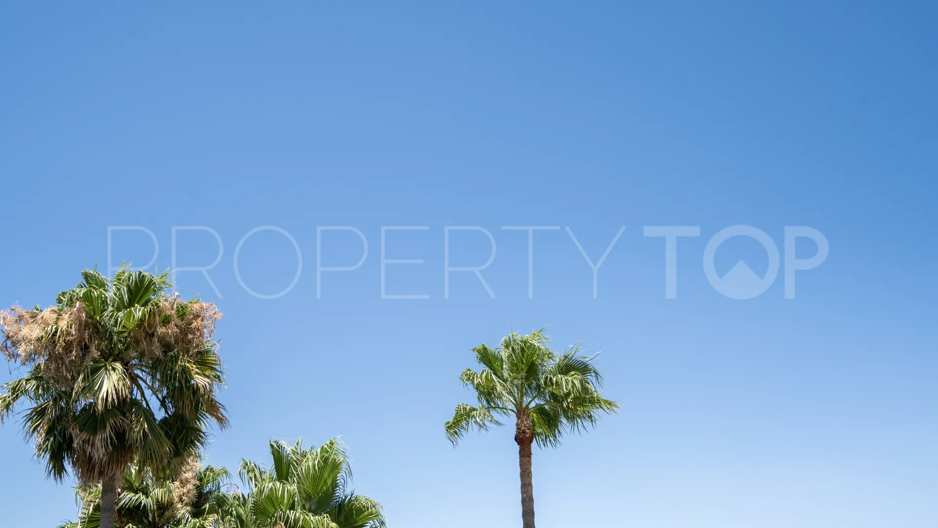 Atico duplex a la venta de 4 dormitorios en Estepona Este