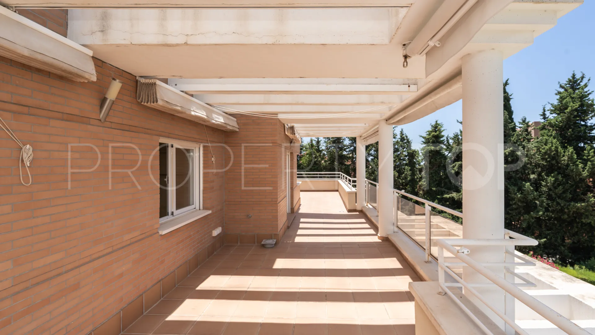 Atico duplex a la venta de 4 dormitorios en Estepona Este
