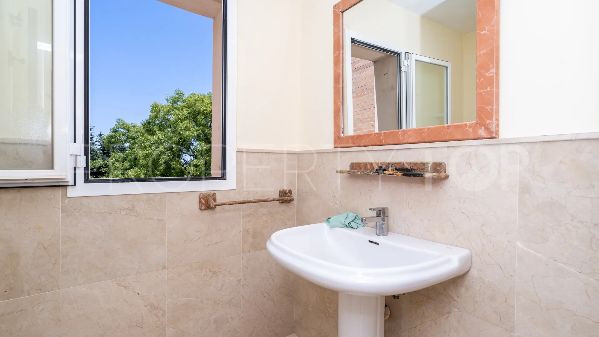 Atico duplex a la venta de 4 dormitorios en Estepona Este
