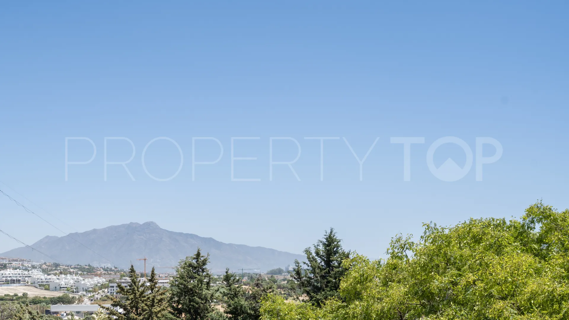 Atico duplex a la venta de 4 dormitorios en Estepona Este