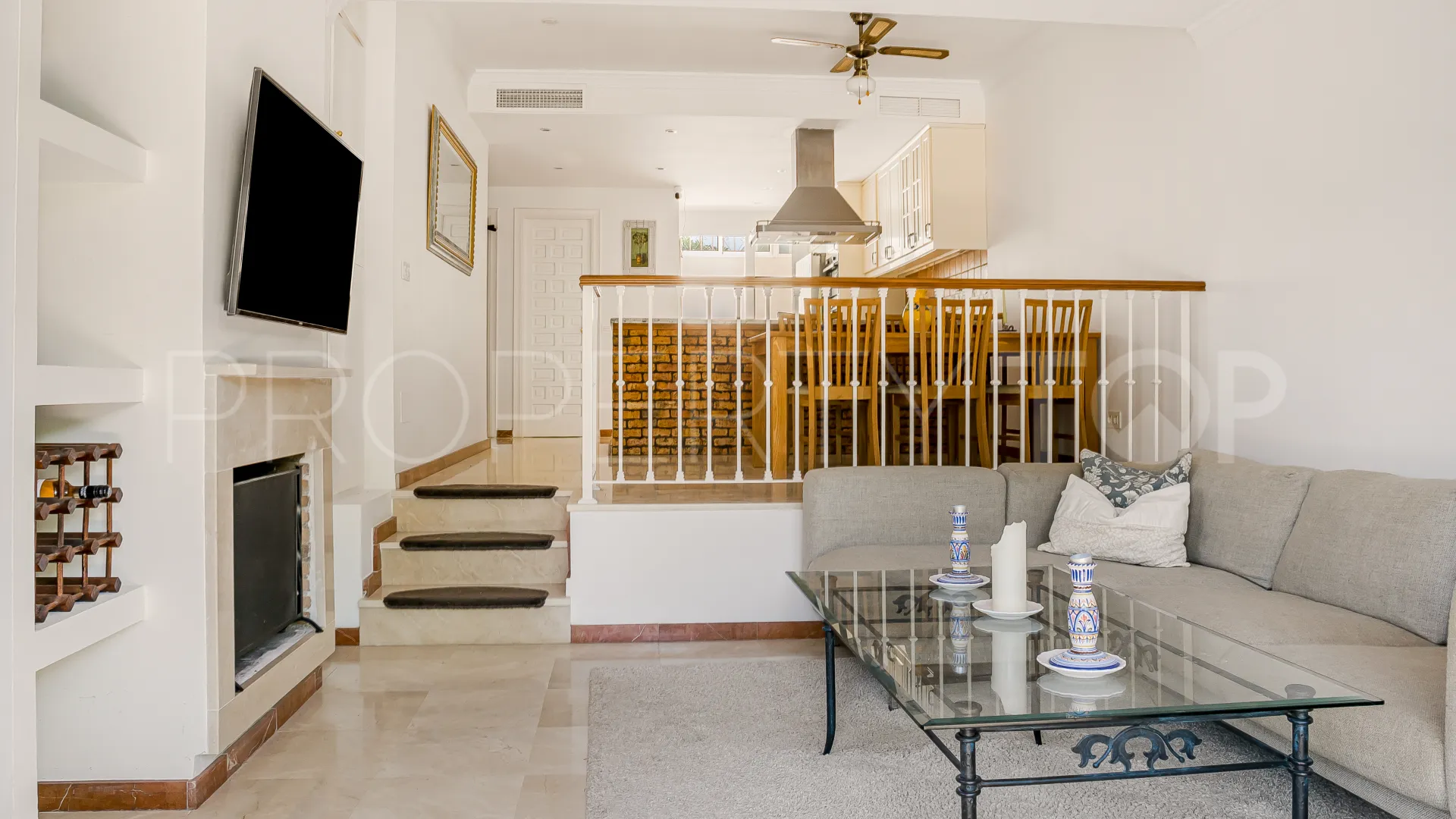 For sale town house in Aloha Sur 32 with 2 bedrooms