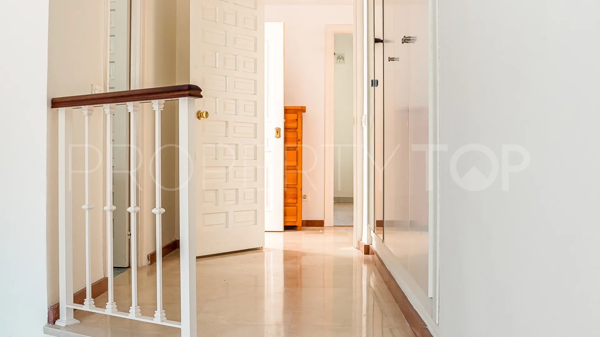 For sale town house in Aloha Sur 32 with 2 bedrooms