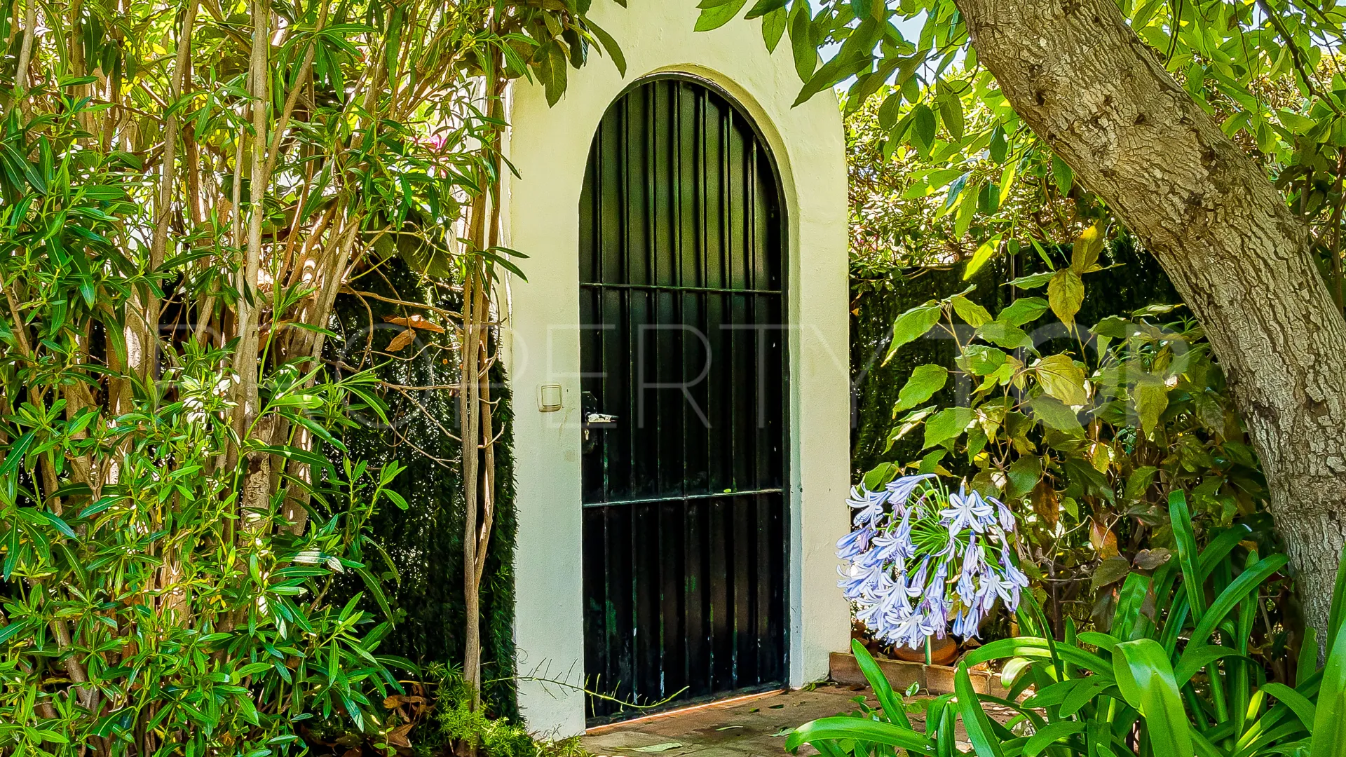 For sale town house in Aloha Sur 32 with 2 bedrooms