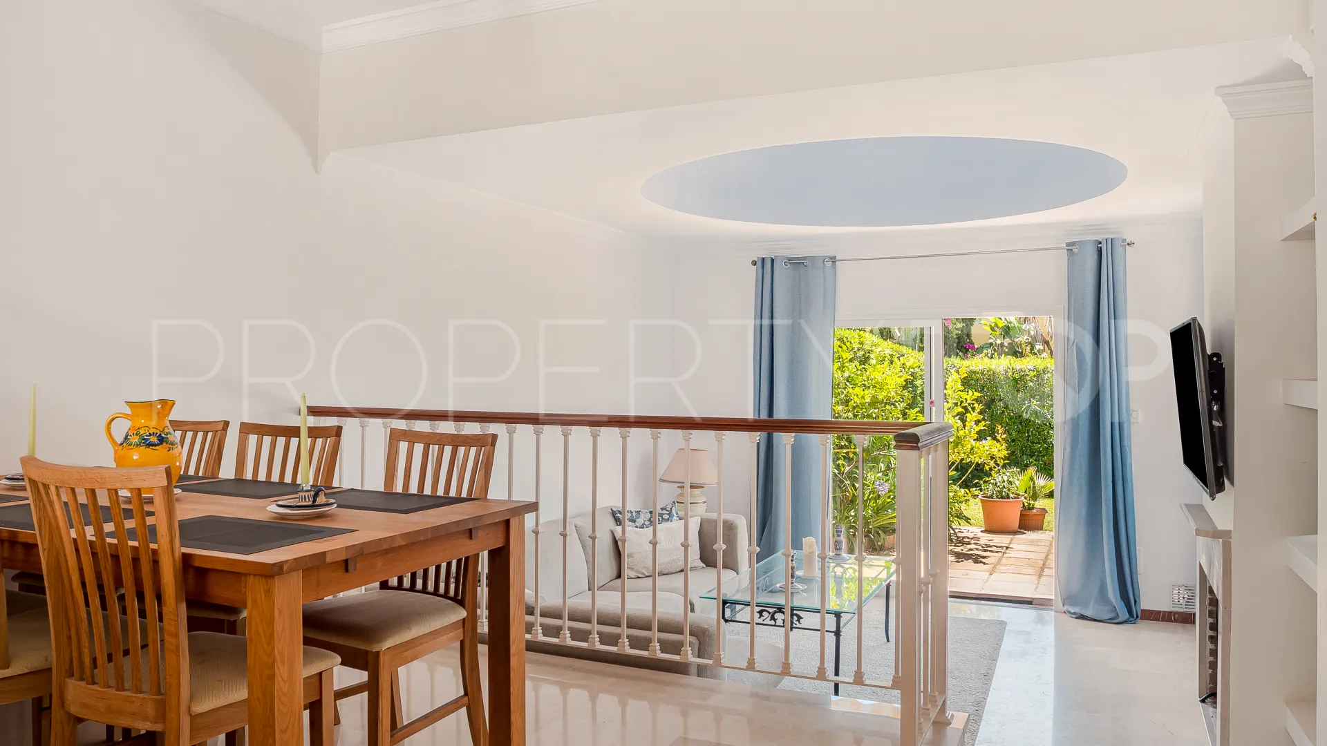 For sale town house in Aloha Sur 32 with 2 bedrooms