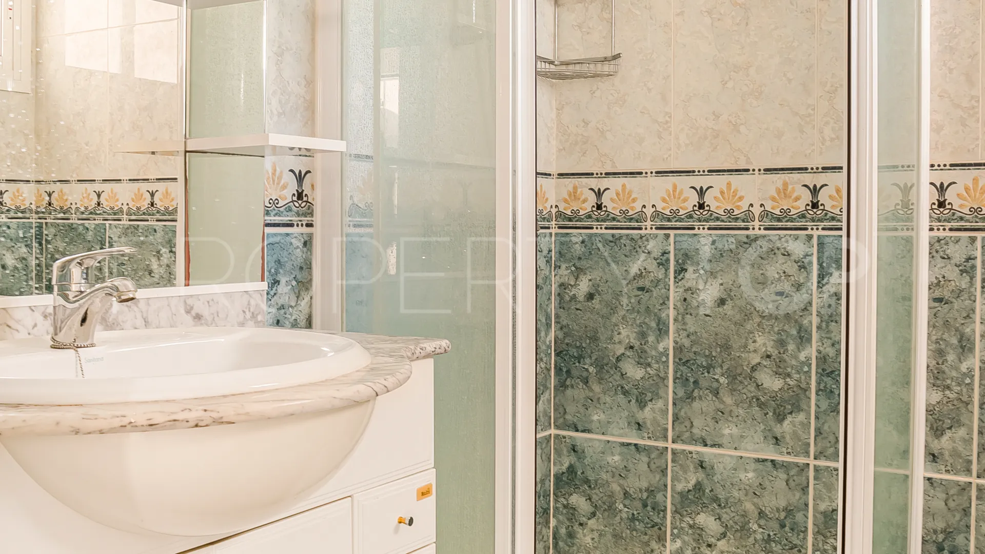 For sale town house in Aloha Sur 32 with 2 bedrooms