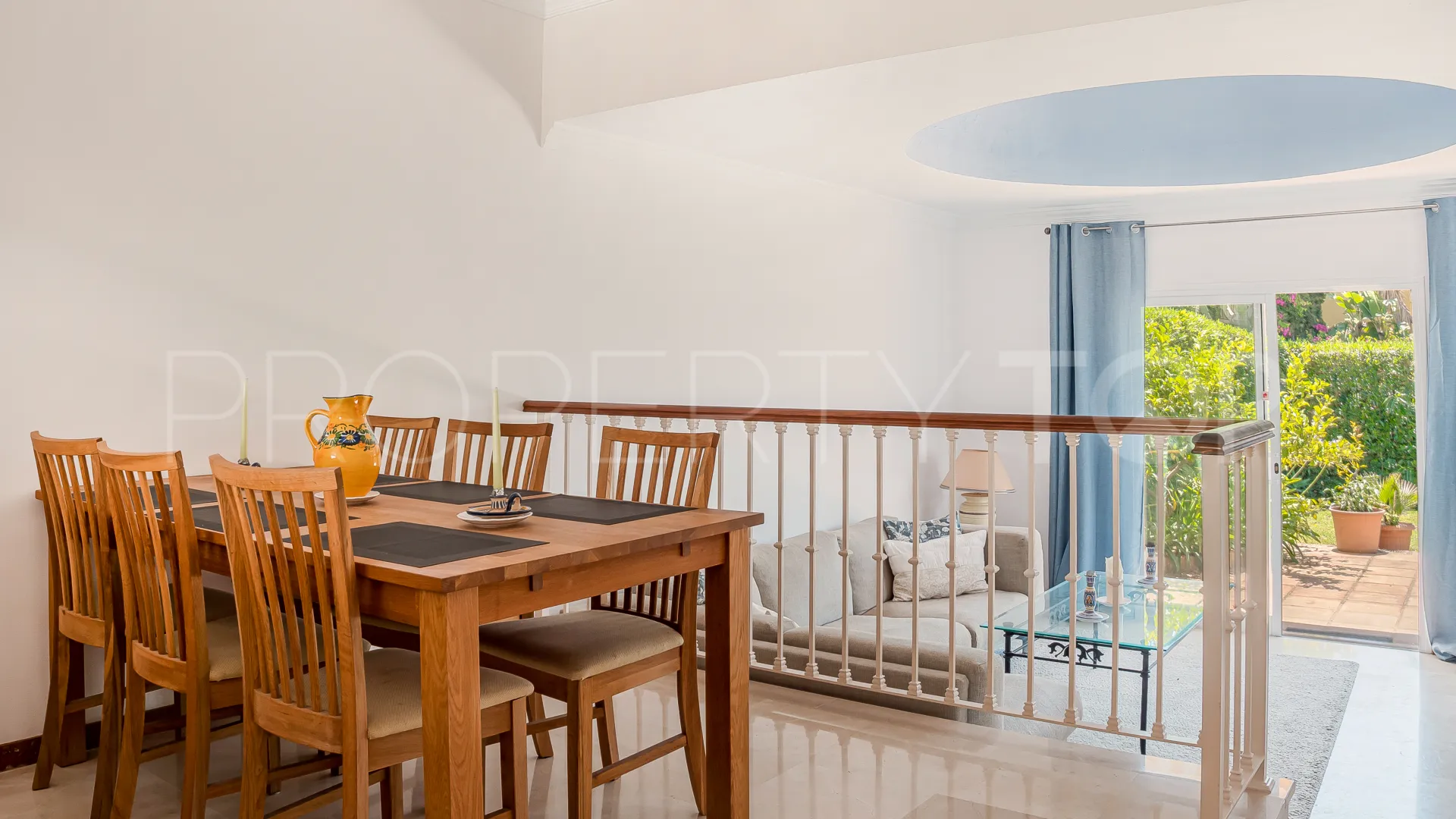 For sale town house in Aloha Sur 32 with 2 bedrooms
