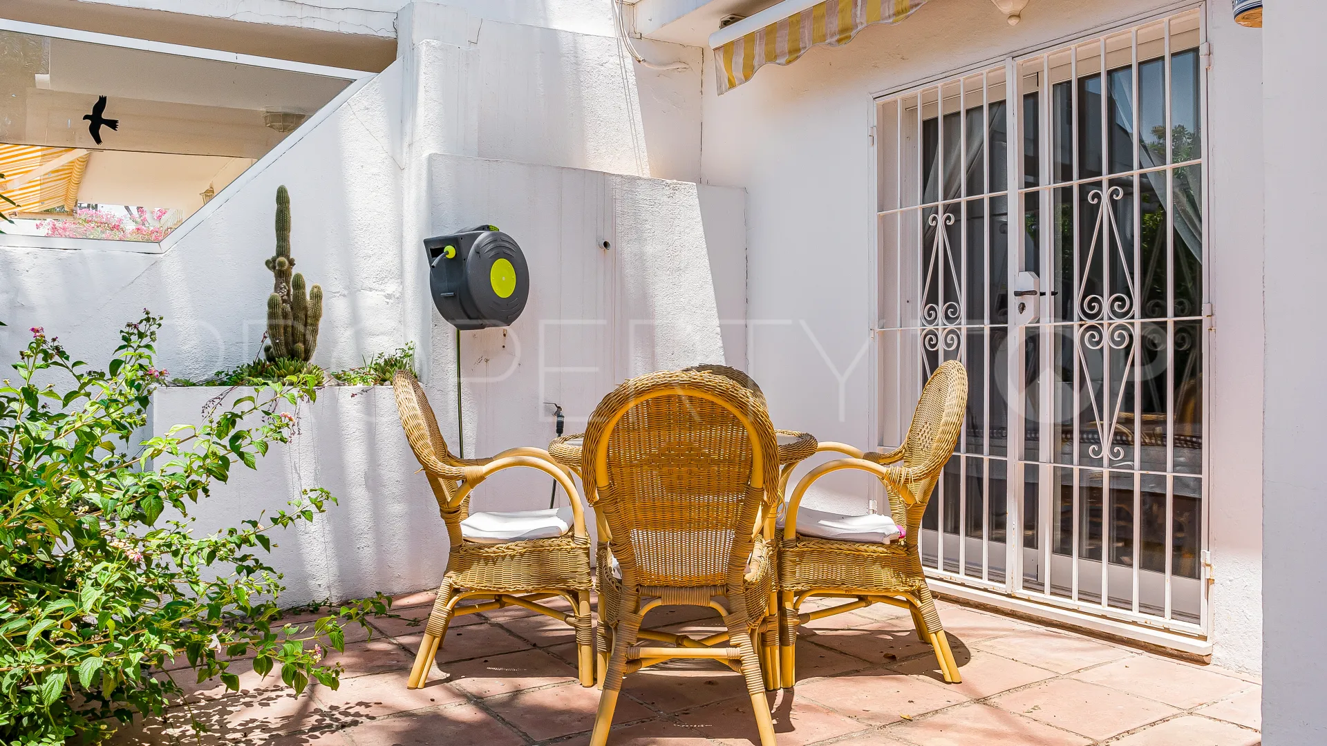 For sale town house in Aloha Sur 32 with 2 bedrooms