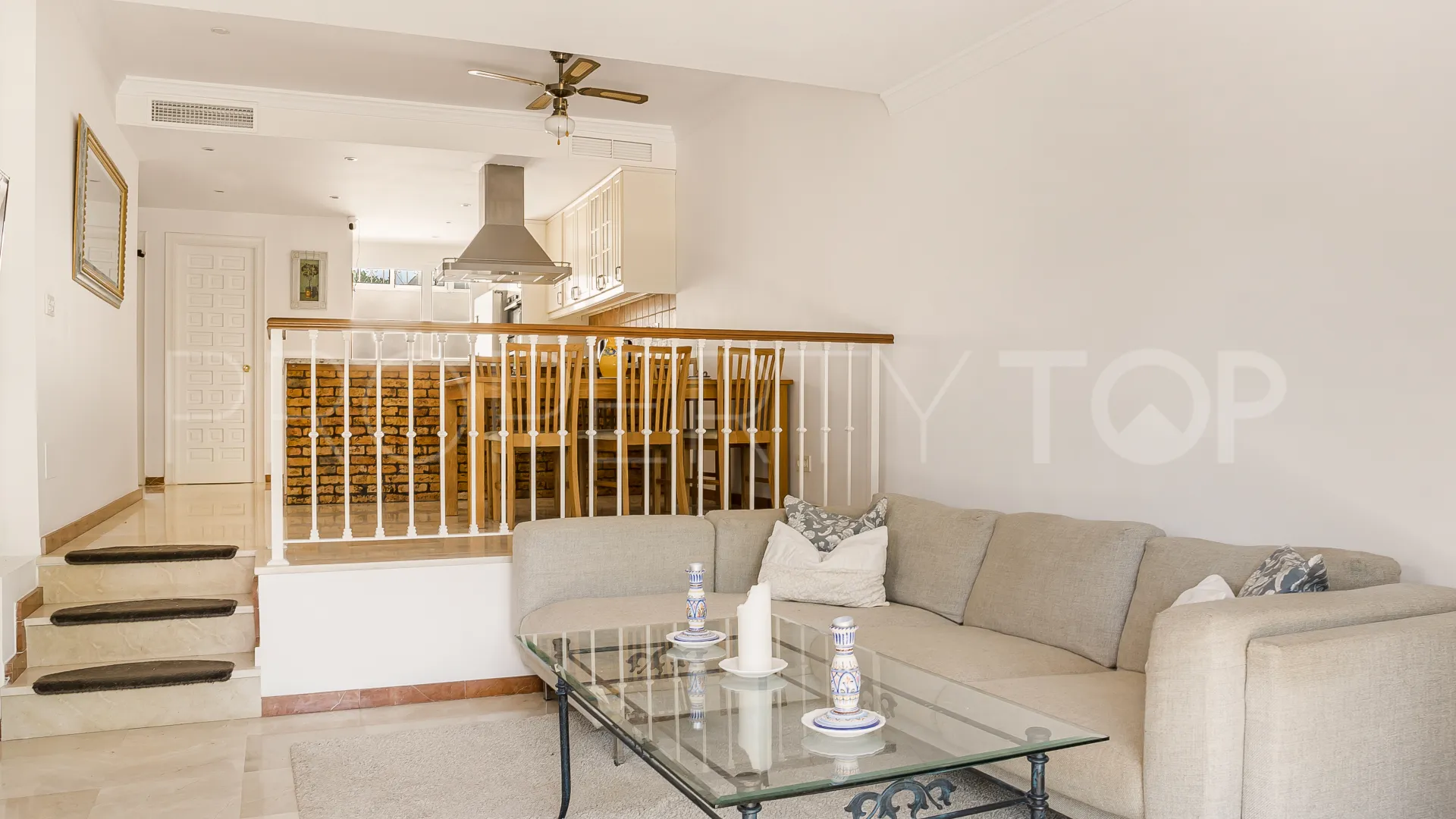 For sale town house in Aloha Sur 32 with 2 bedrooms