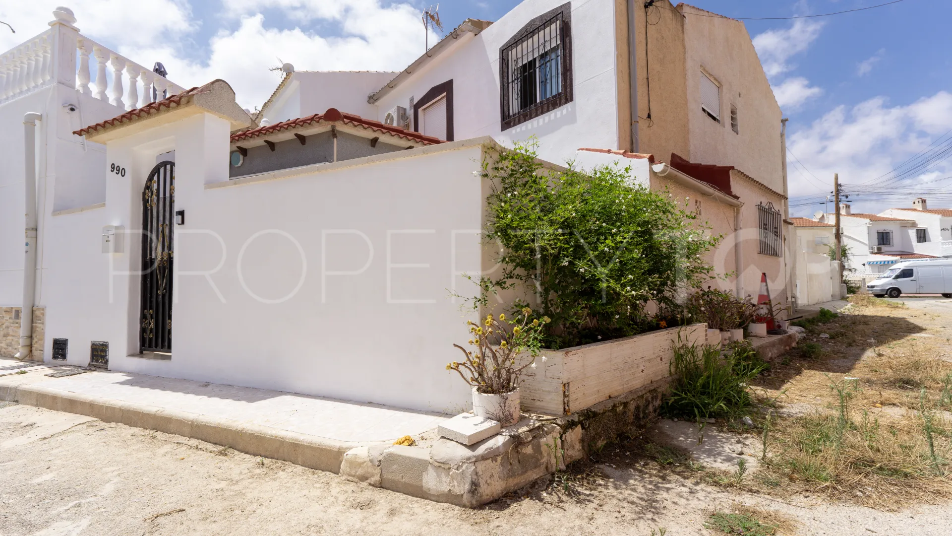 Apartamento planta baja de 3 dormitorios a la venta en Torrevieja