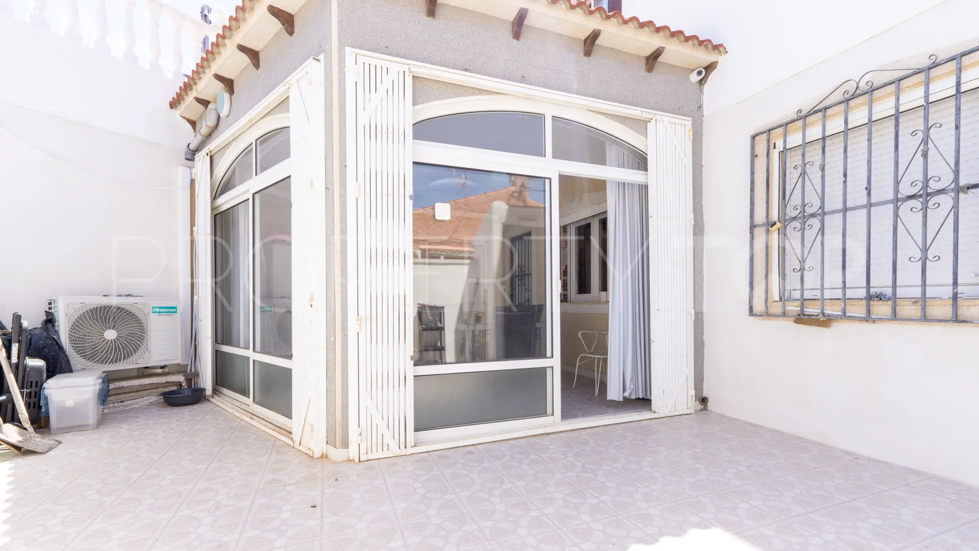 Apartamento planta baja de 3 dormitorios a la venta en Torrevieja