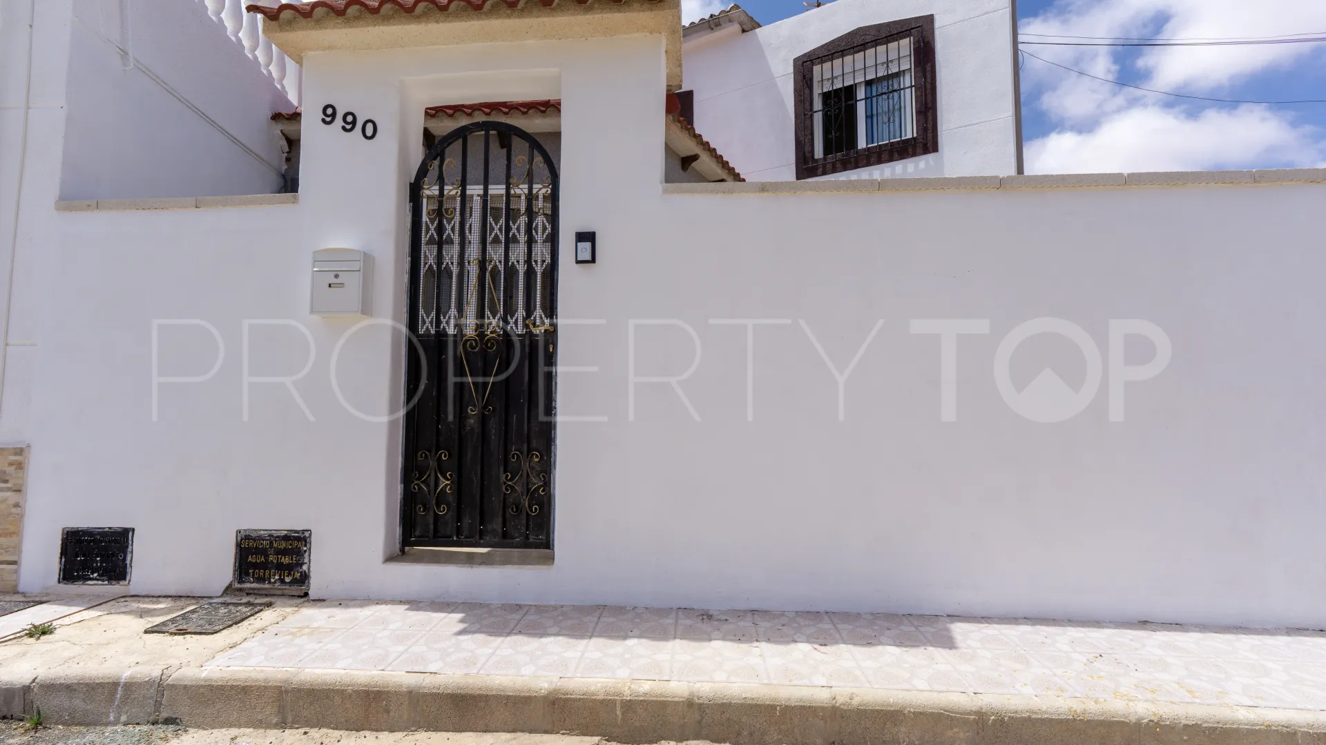 Apartamento planta baja de 3 dormitorios a la venta en Torrevieja