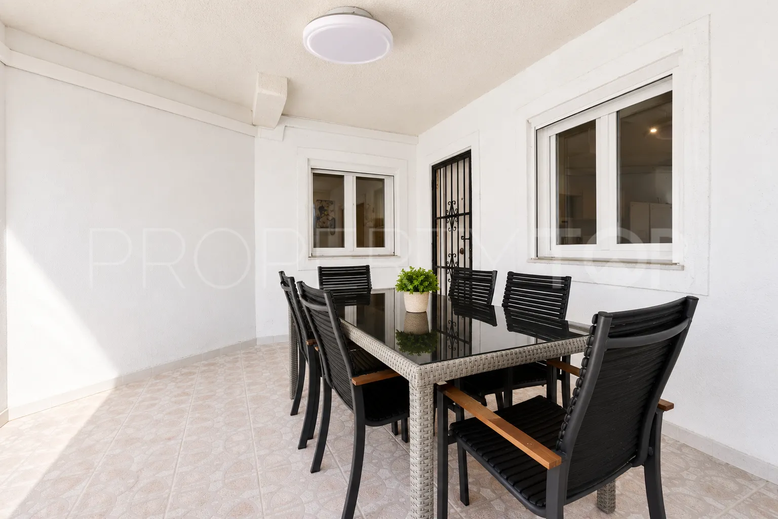 Apartamento planta baja de 3 dormitorios a la venta en Torrevieja