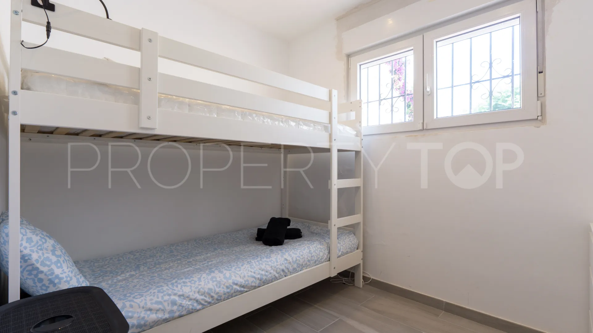 Apartamento planta baja de 3 dormitorios a la venta en Torrevieja