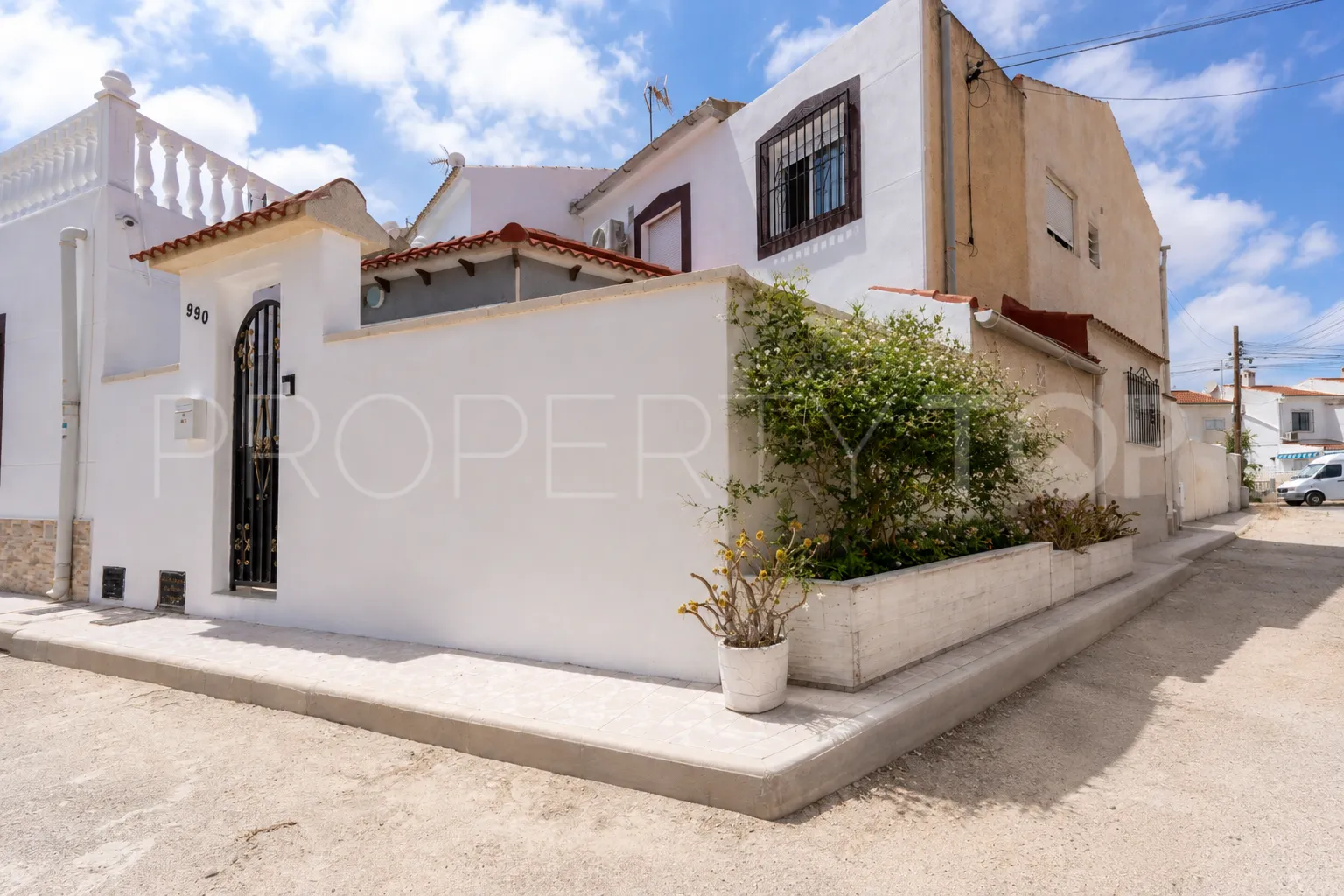 Apartamento planta baja de 3 dormitorios a la venta en Torrevieja