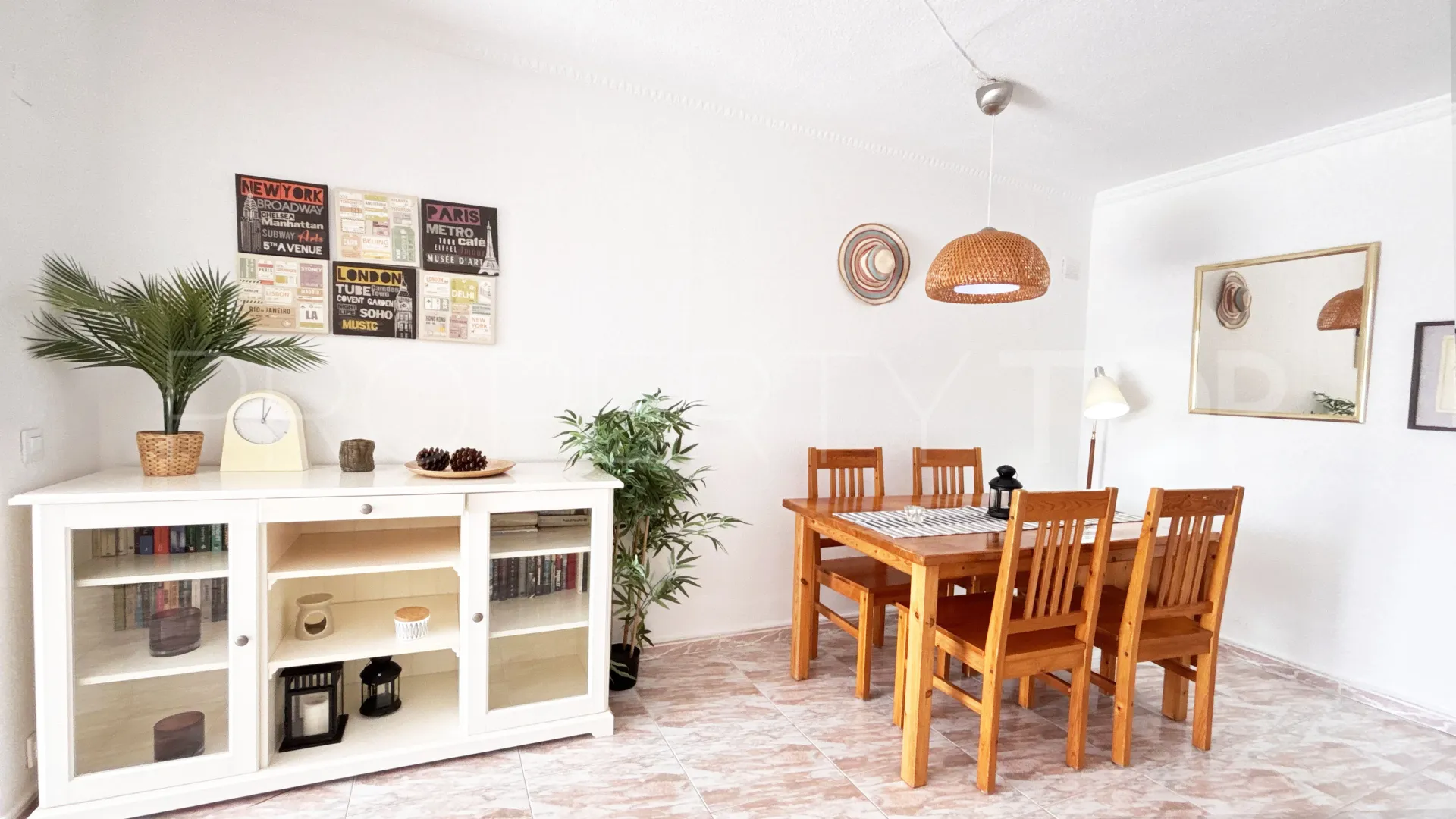 Se vende apartamento en Monte Rojo con 1 dormitorio