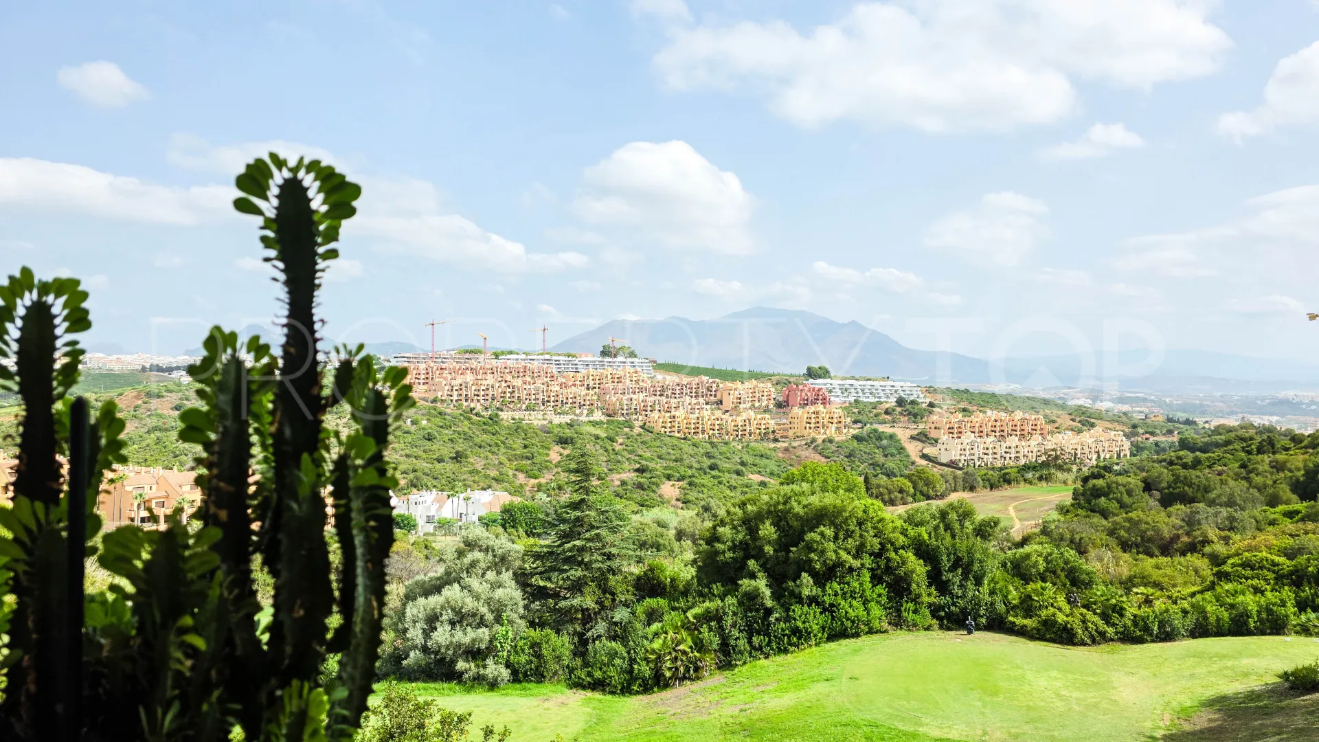 Se vende apartamento planta baja con 2 dormitorios en La Duquesa