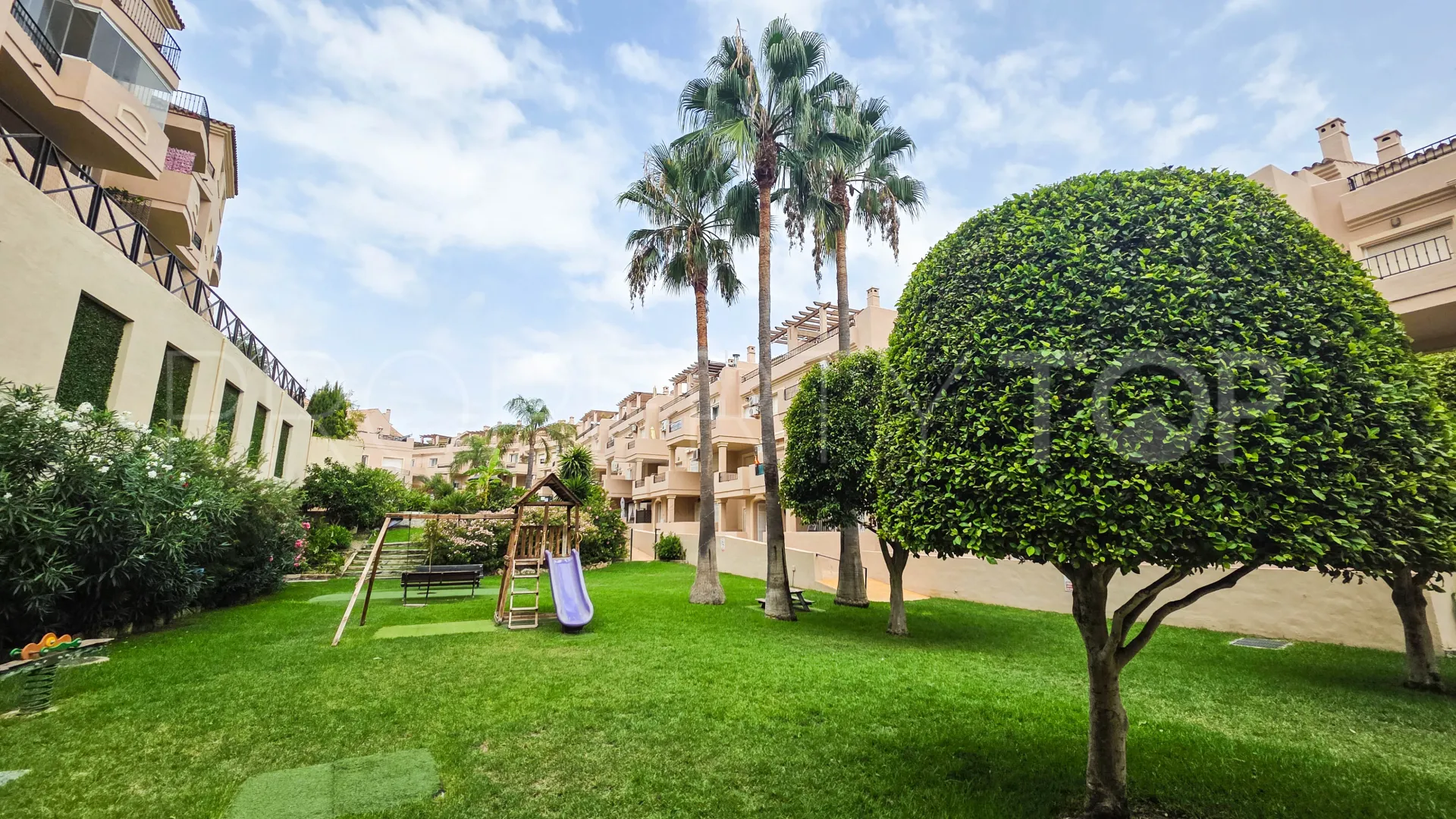 Se vende apartamento planta baja con 2 dormitorios en La Duquesa