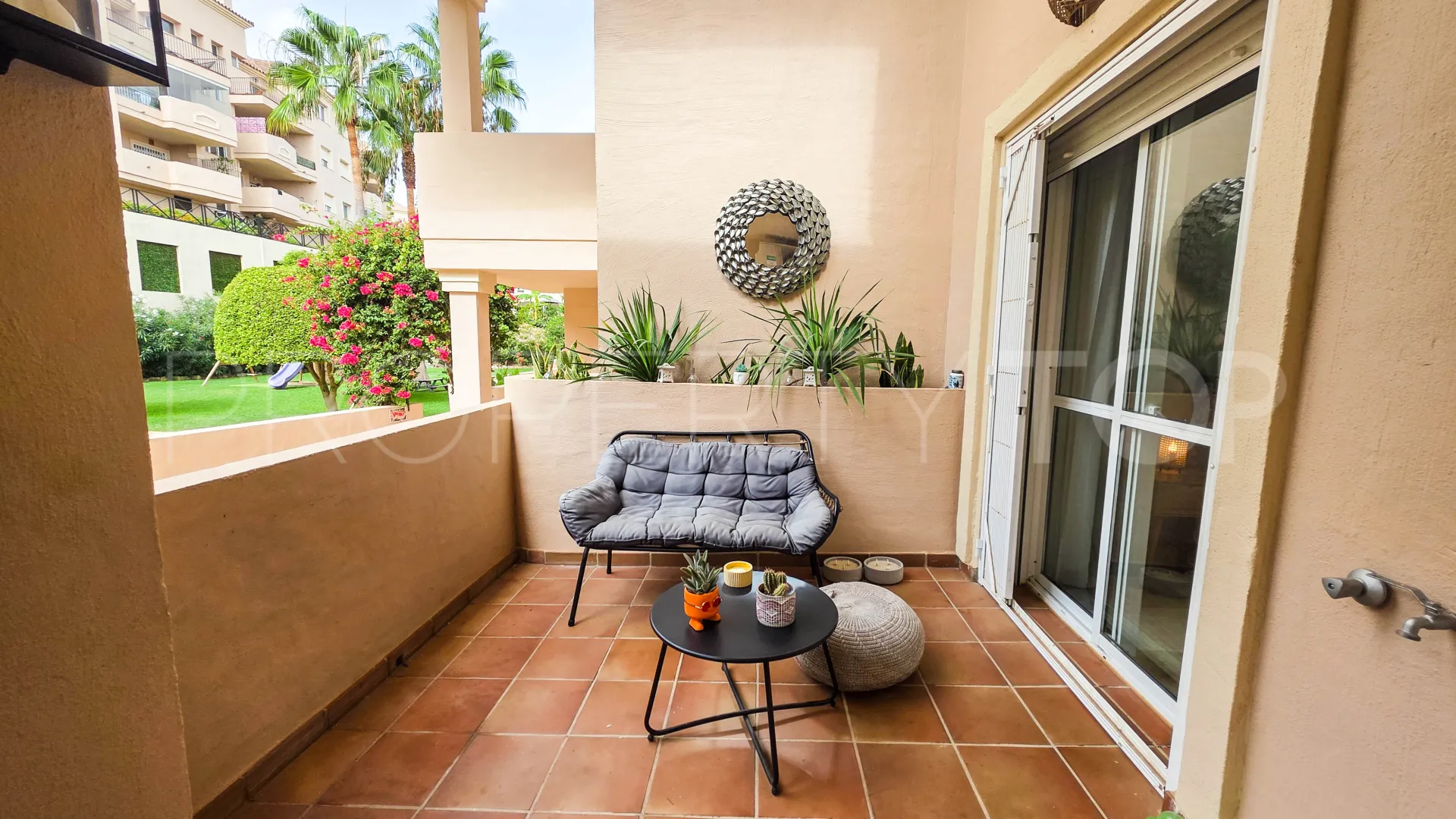 Se vende apartamento planta baja con 2 dormitorios en La Duquesa