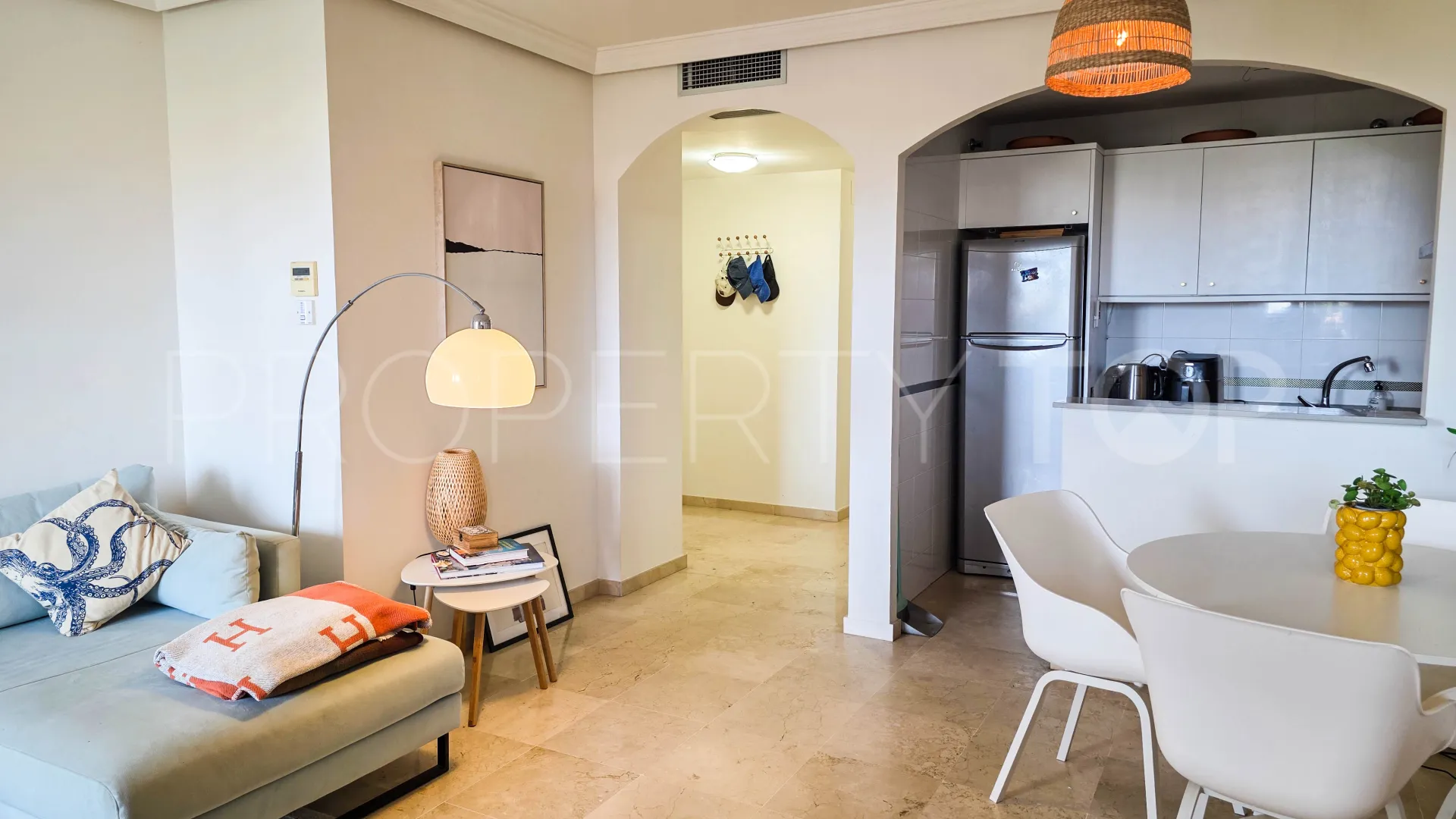 Se vende apartamento planta baja con 2 dormitorios en La Duquesa