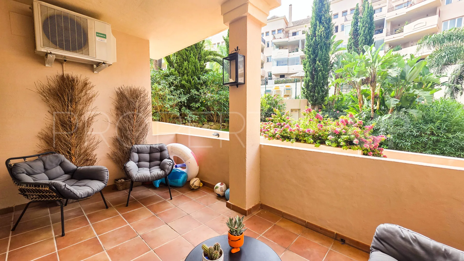 Se vende apartamento planta baja con 2 dormitorios en La Duquesa