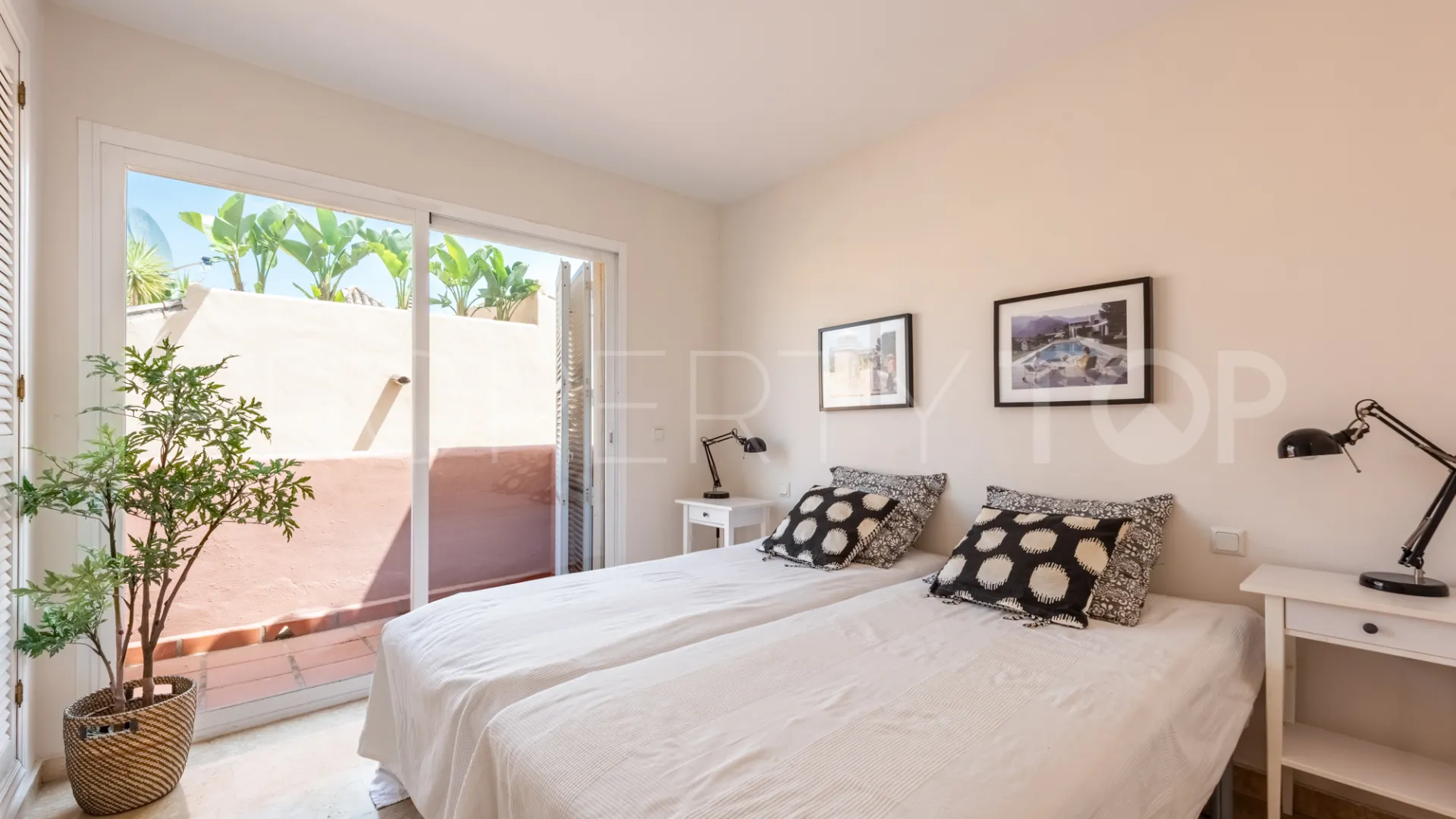 Condes de Iza 4 bedrooms semi detached house for sale