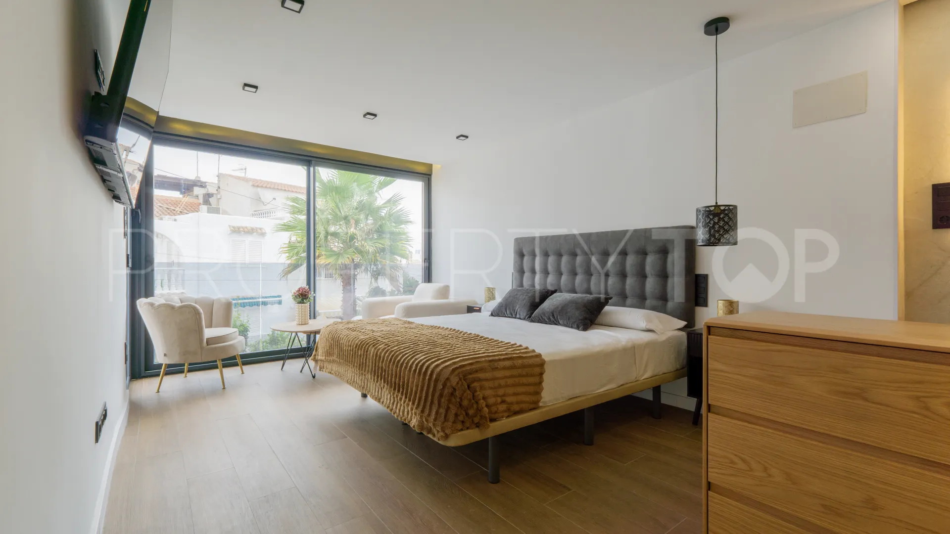 For sale house in Torrevieja with 3 bedrooms