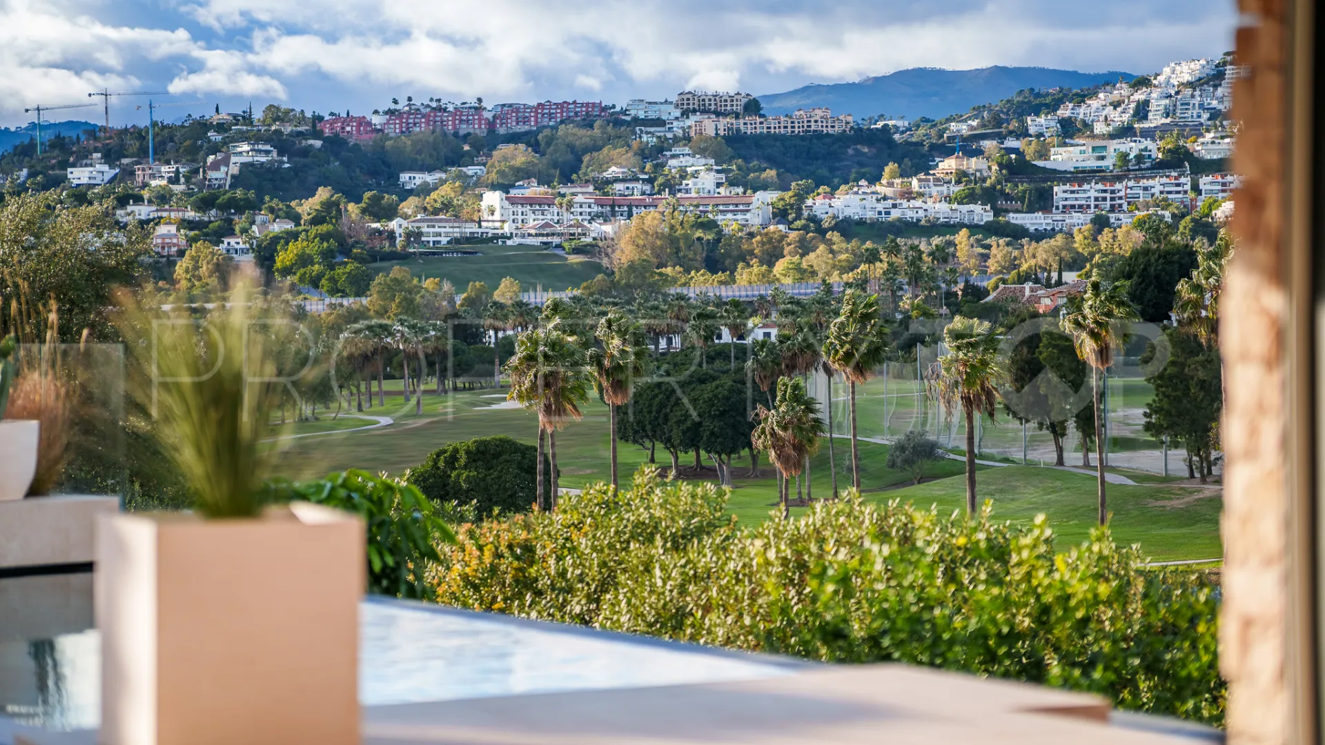 Villa en venta de 7 dormitorios en Nueva Andalucia