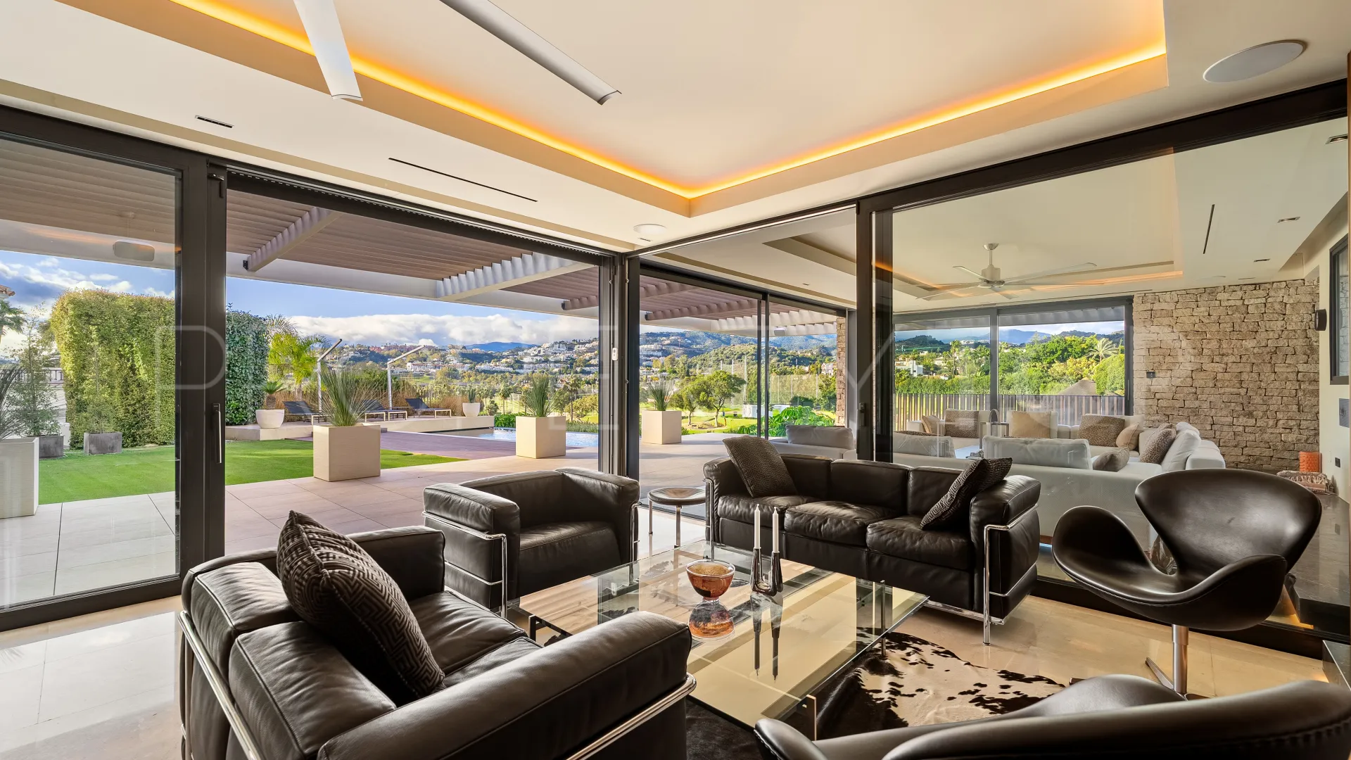 Villa en venta de 7 dormitorios en Nueva Andalucia