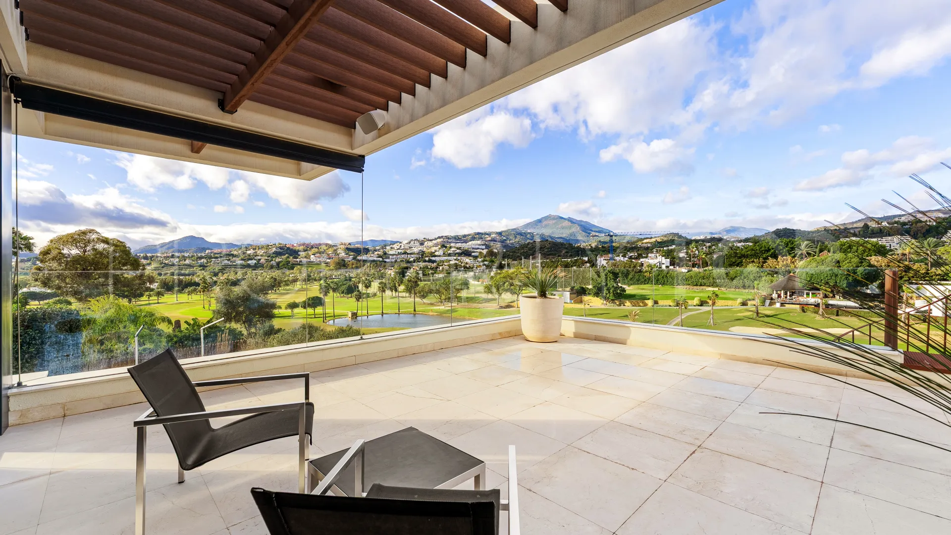 Villa en venta de 7 dormitorios en Nueva Andalucia