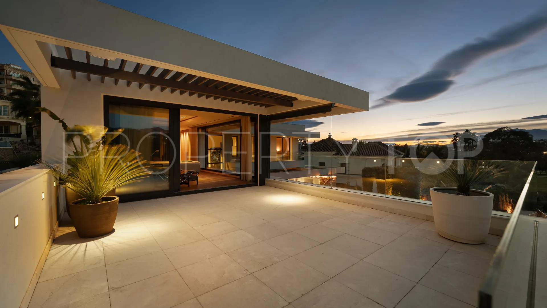 Villa en venta de 7 dormitorios en Nueva Andalucia