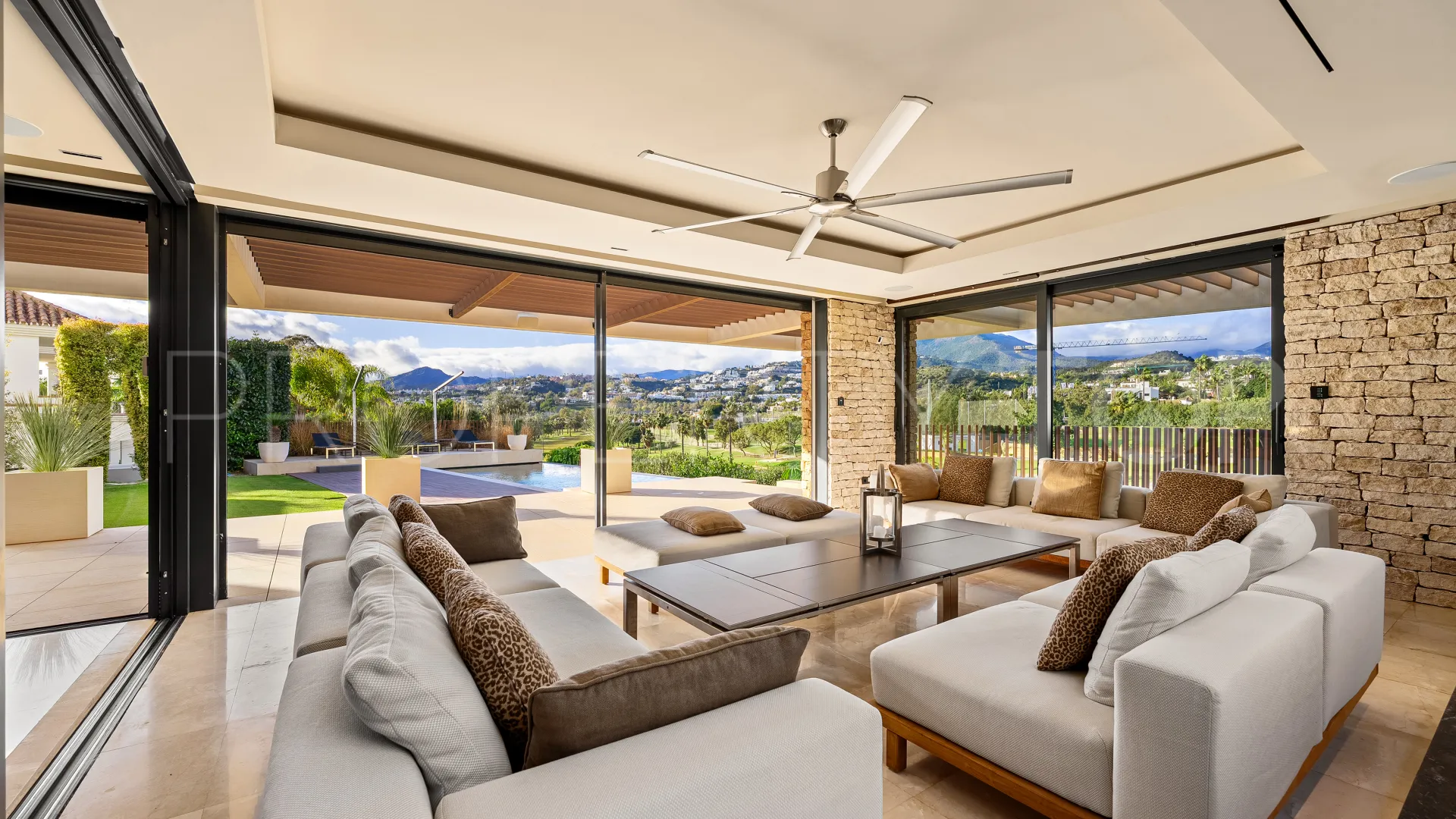 Villa en venta de 7 dormitorios en Nueva Andalucia