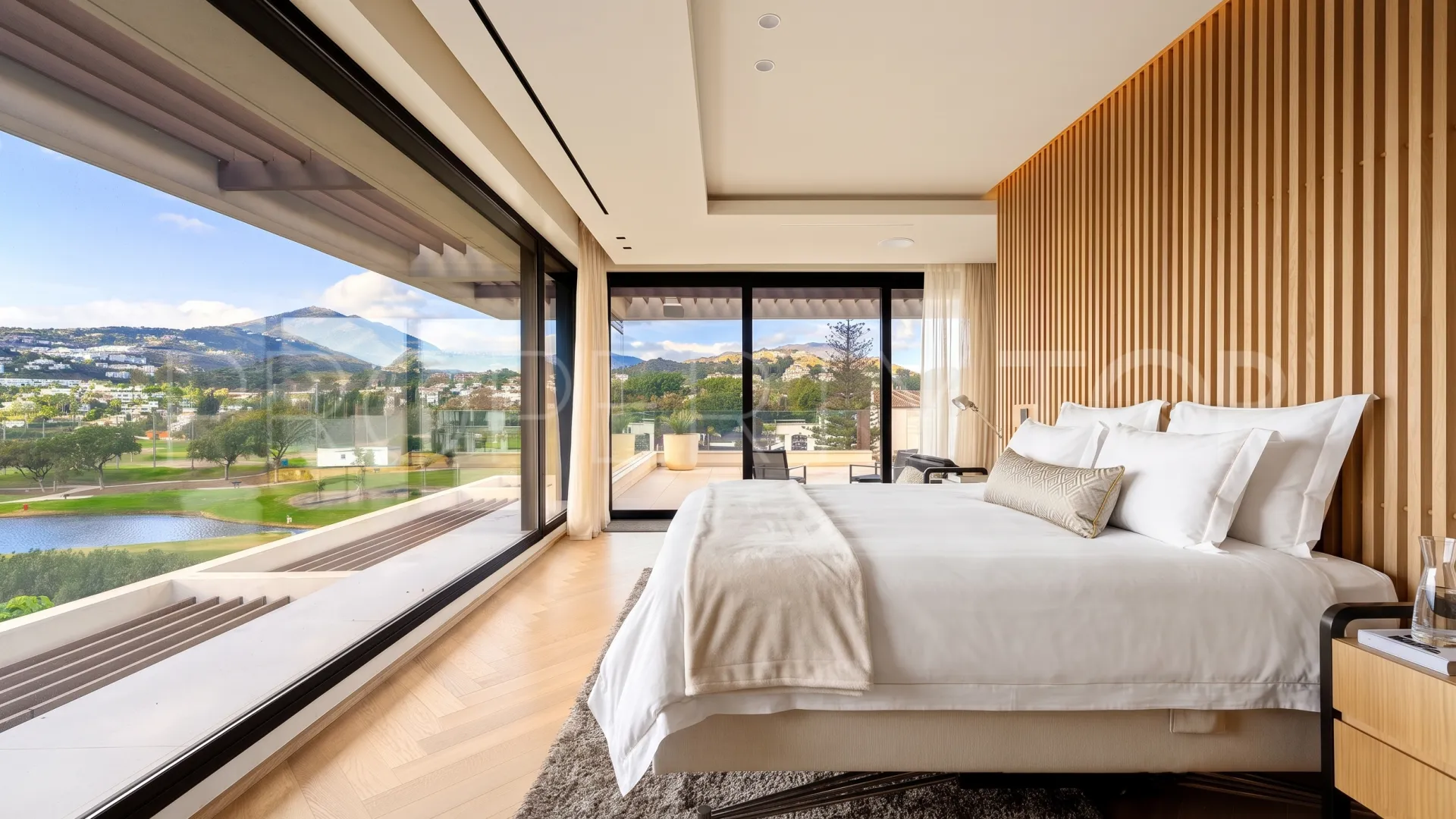 Villa en venta de 7 dormitorios en Nueva Andalucia