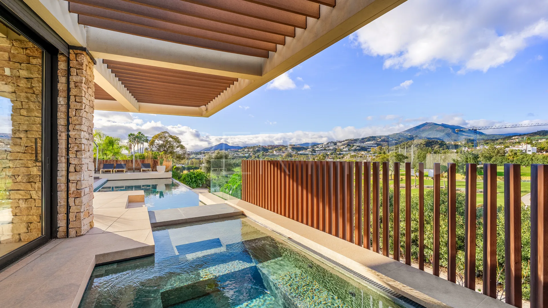 Villa en venta de 7 dormitorios en Nueva Andalucia