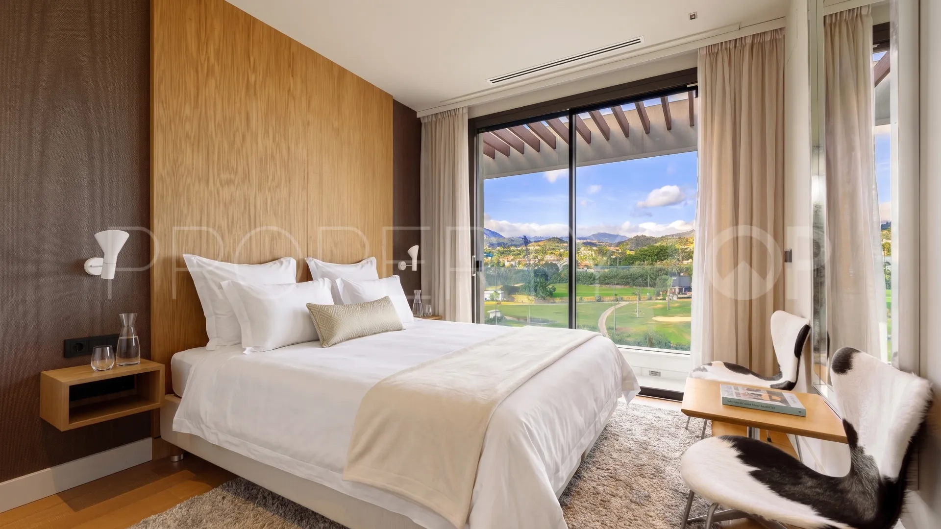 Villa en venta de 7 dormitorios en Nueva Andalucia