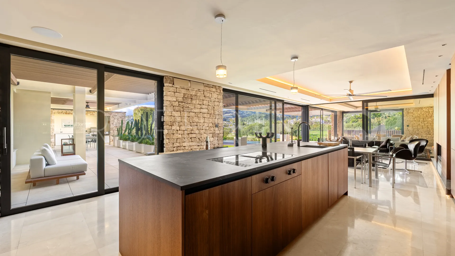 Villa en venta de 7 dormitorios en Nueva Andalucia