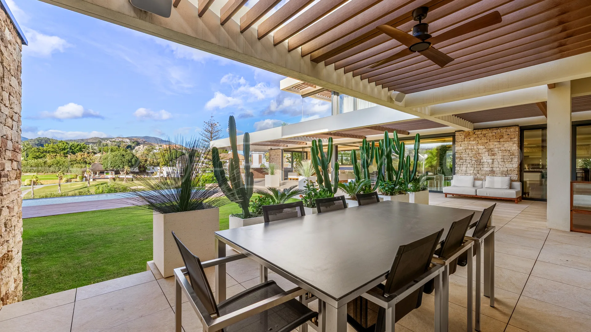 Villa en venta de 7 dormitorios en Nueva Andalucia
