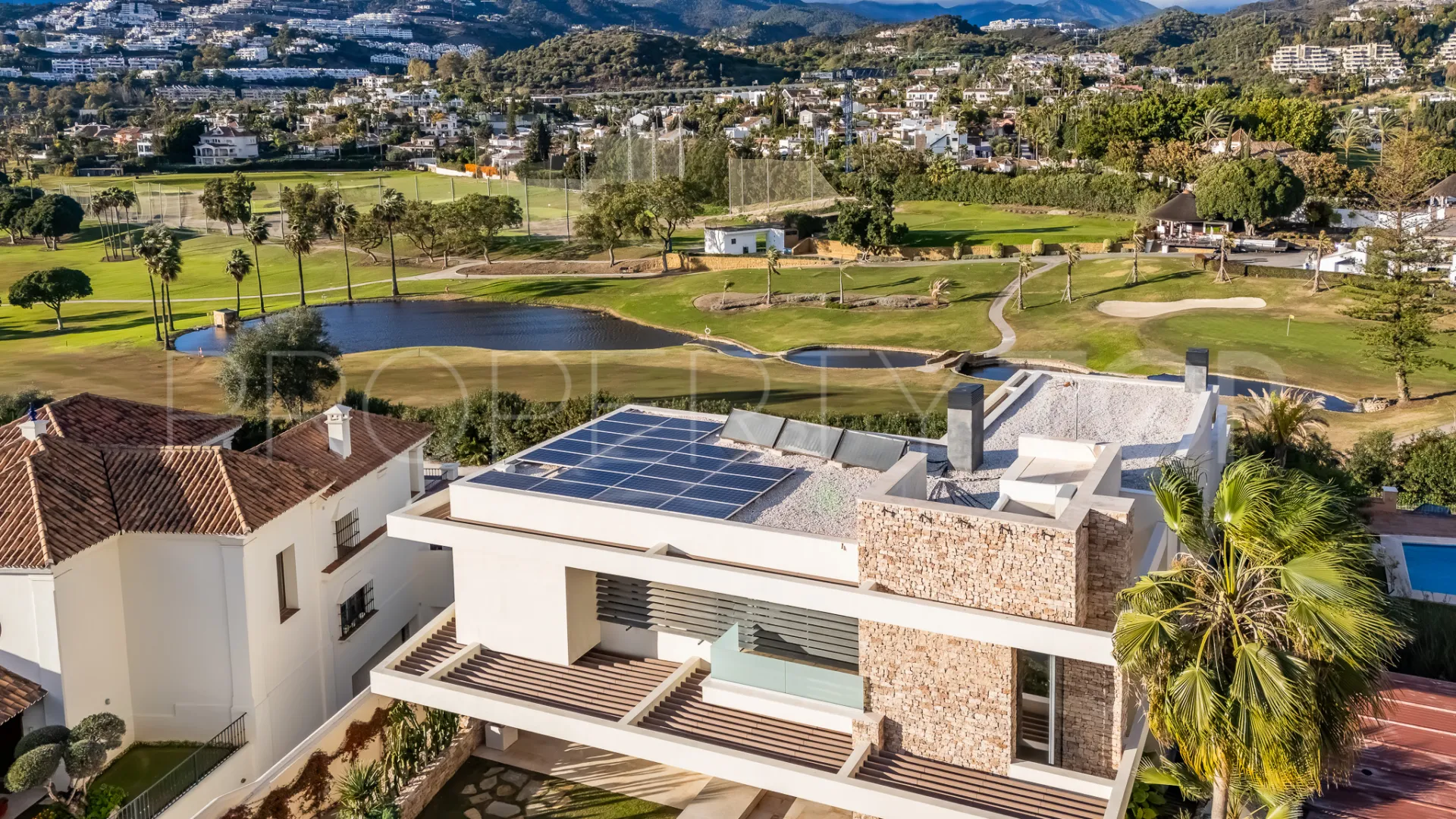 Villa en venta de 7 dormitorios en Nueva Andalucia