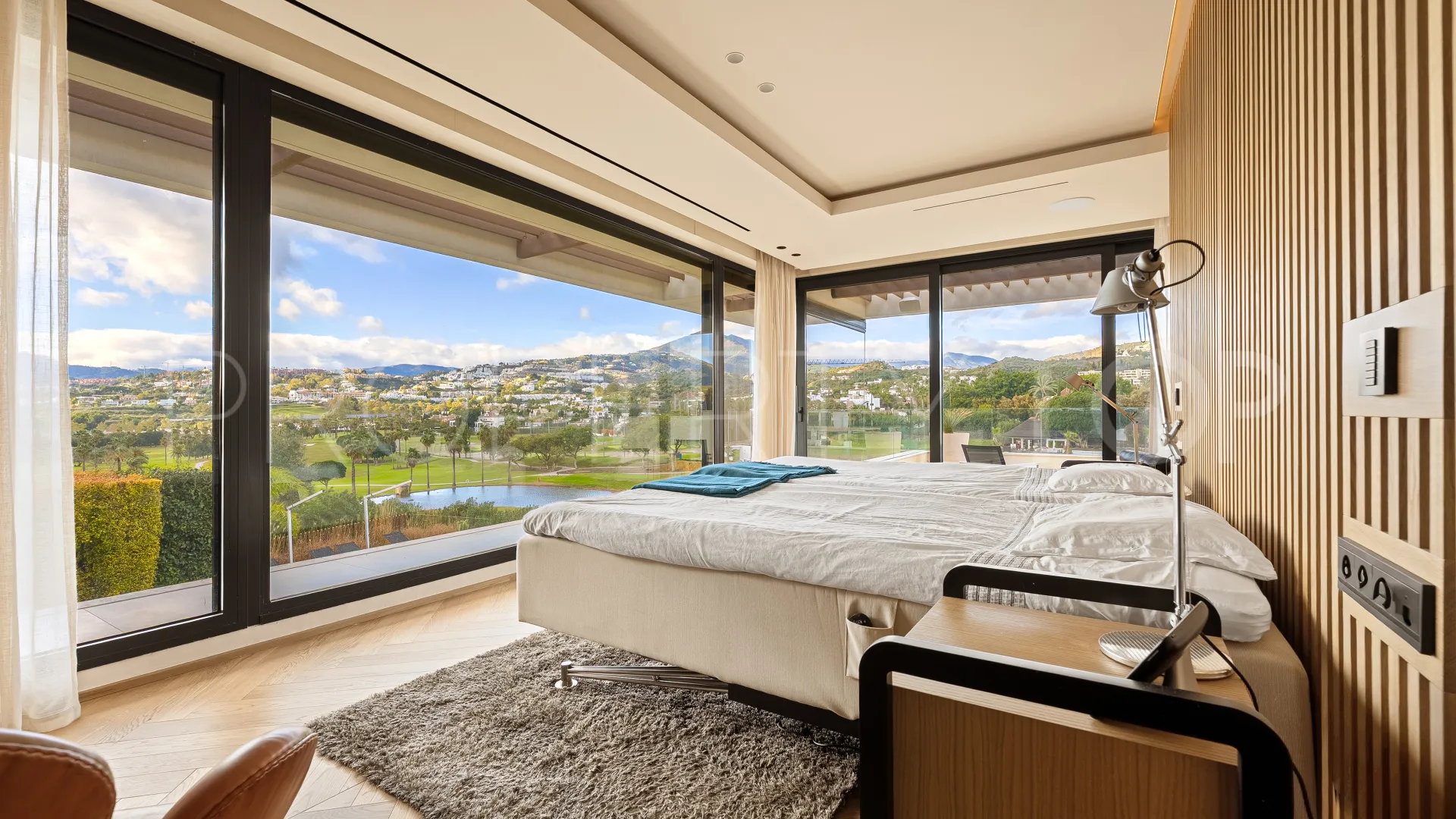 Villa en venta de 7 dormitorios en Nueva Andalucia