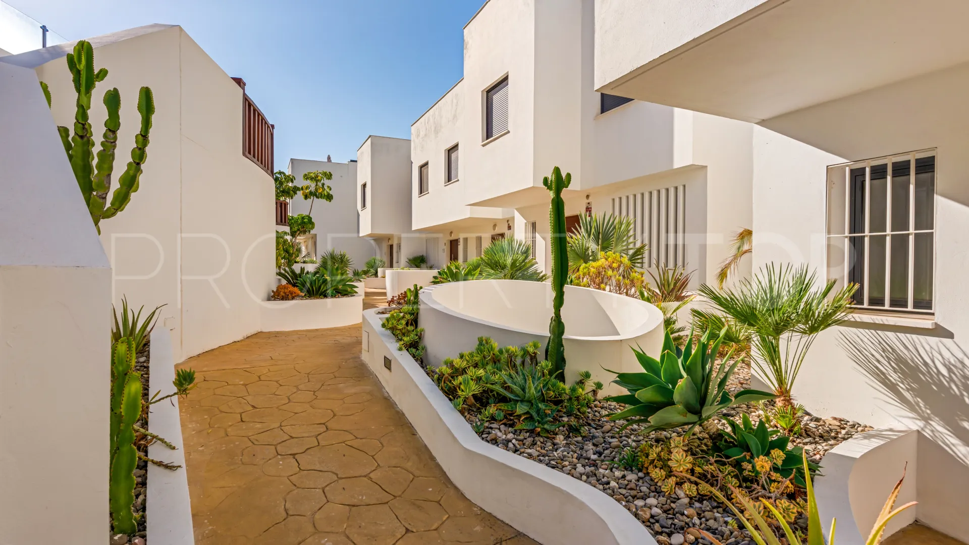 For sale town house with 3 bedrooms in Altos de Puente Romano