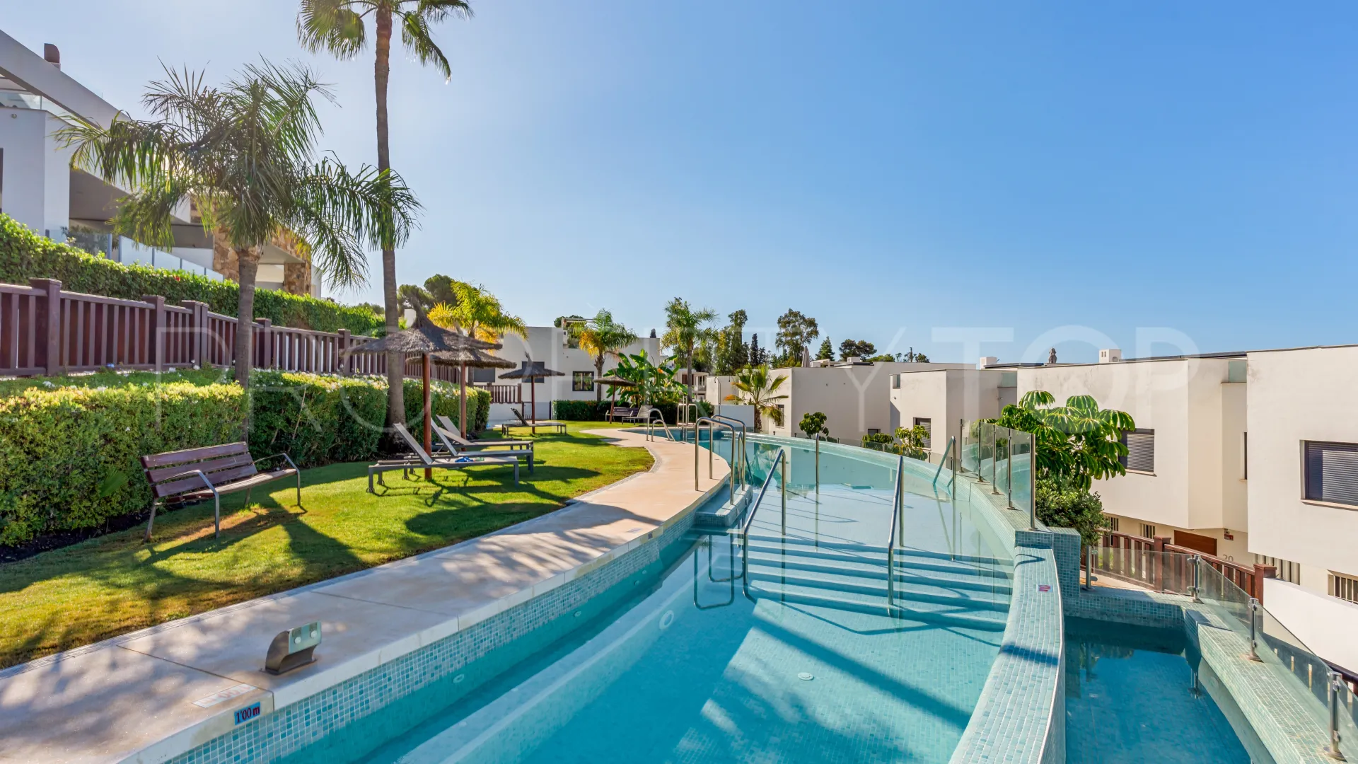For sale town house with 3 bedrooms in Altos de Puente Romano
