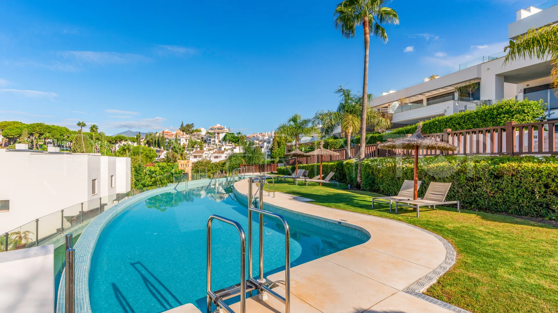 For sale town house with 3 bedrooms in Altos de Puente Romano