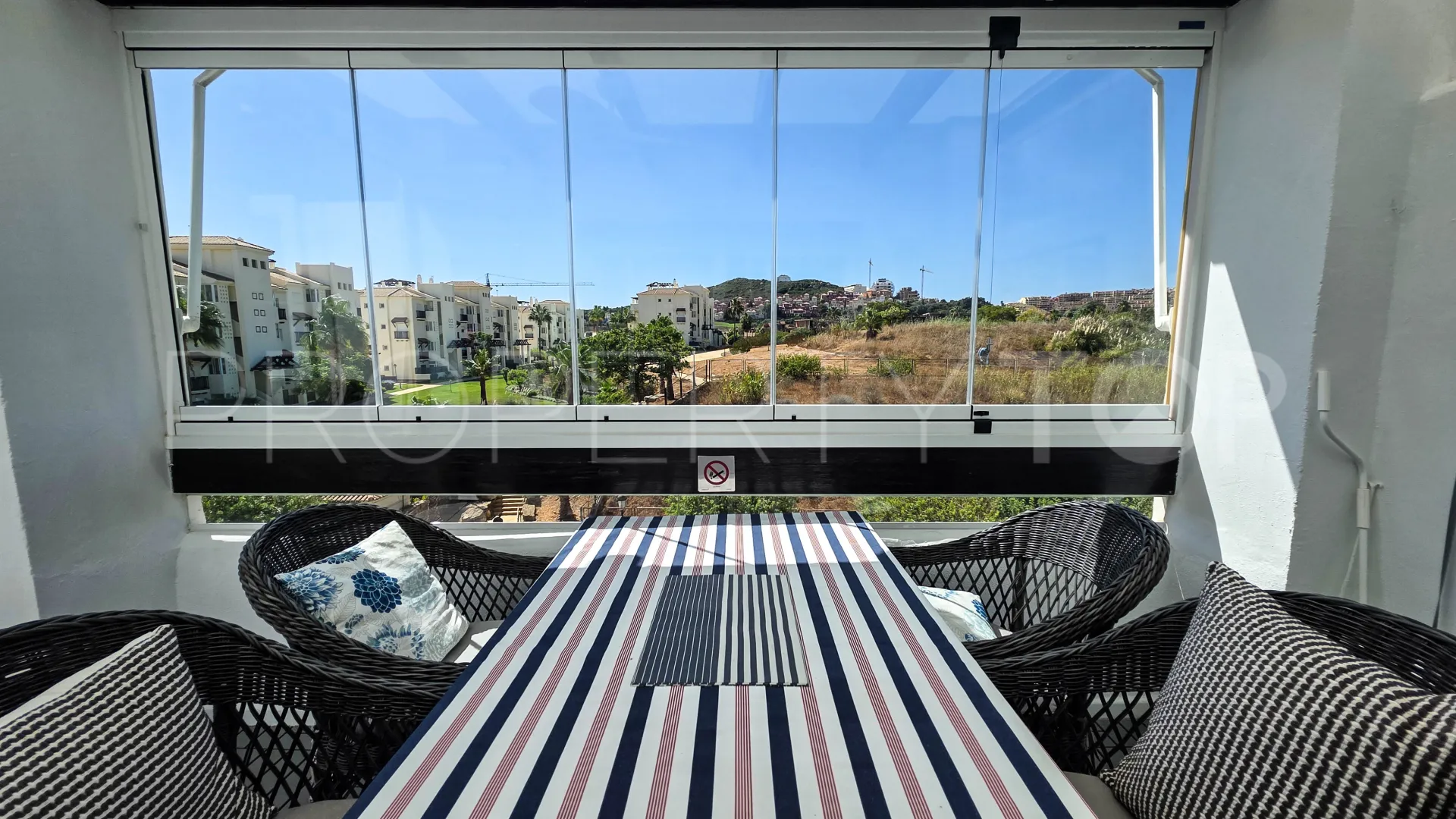 Buy penthouse with 2 bedrooms in Sabinillas