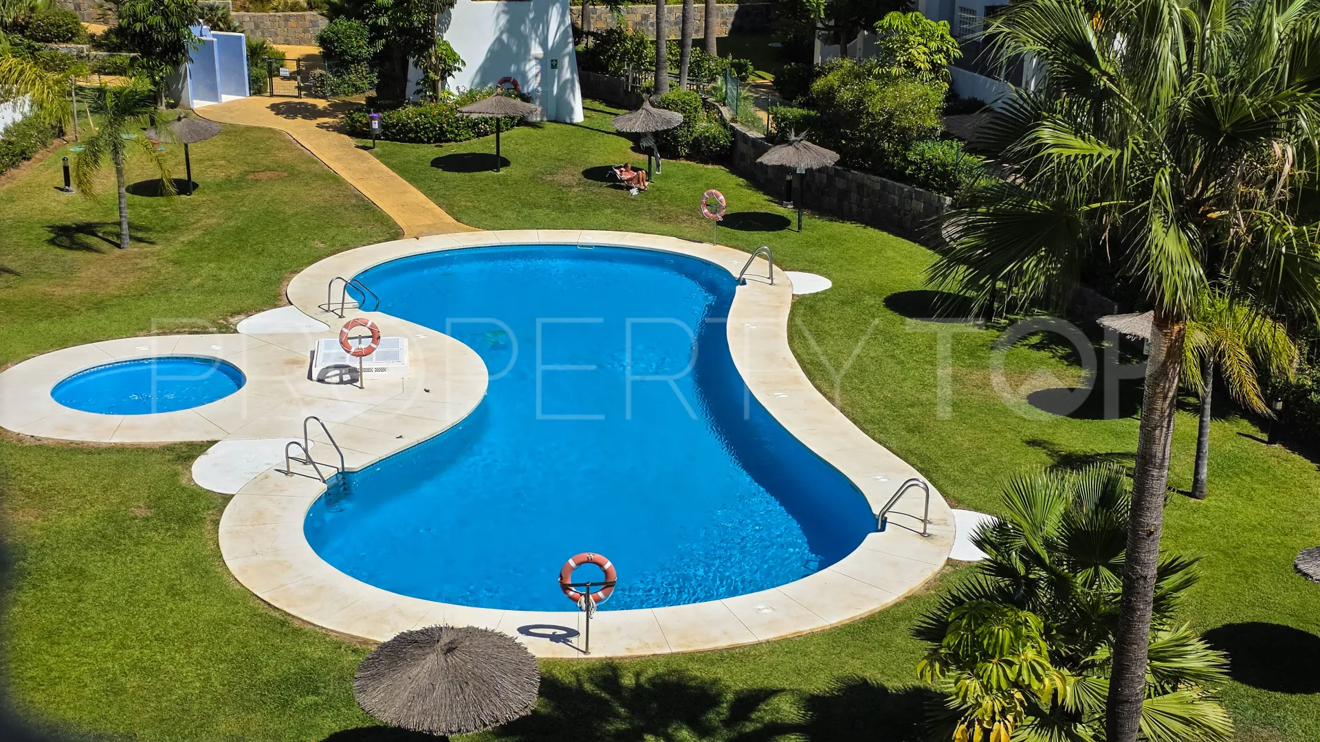 Buy penthouse with 2 bedrooms in Sabinillas