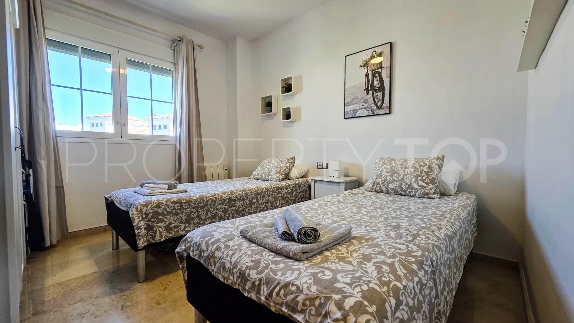 Buy penthouse with 2 bedrooms in Sabinillas