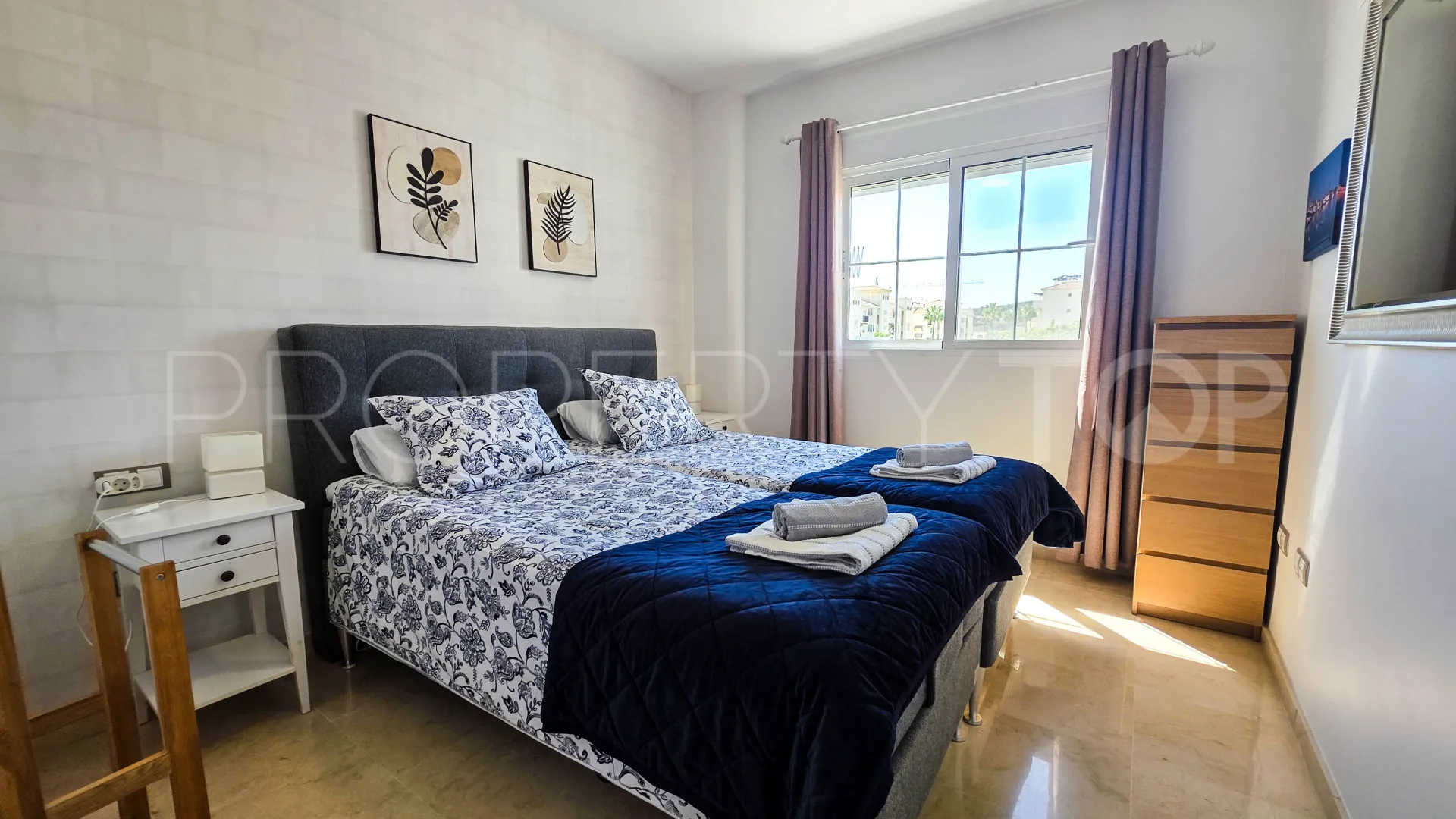 Buy penthouse with 2 bedrooms in Sabinillas